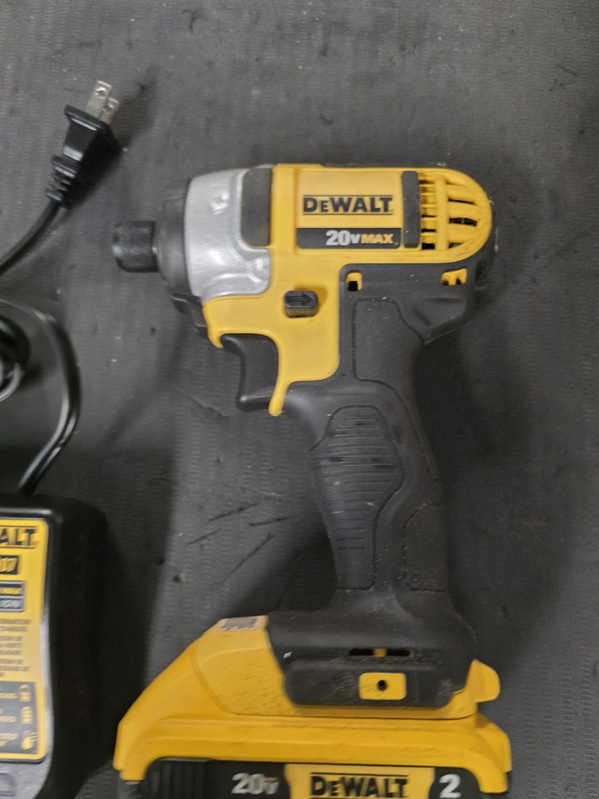 Dewalt DCF885 20V Cordless 1/4″ Impact Driver 20 Volt MAX Lithium Ion W Battery