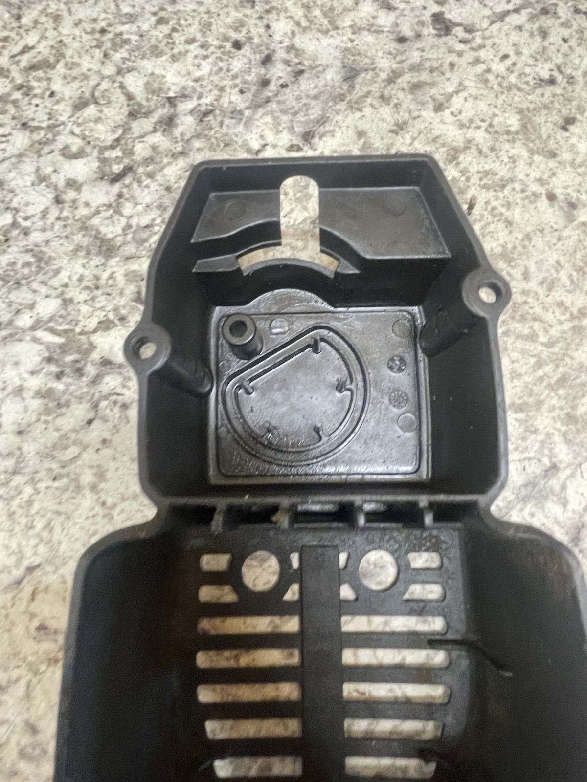 OEM Ryobi Bolens BL100 31cc 17″ Weed Trimmer Throttle Cylinder Exhaust Cover