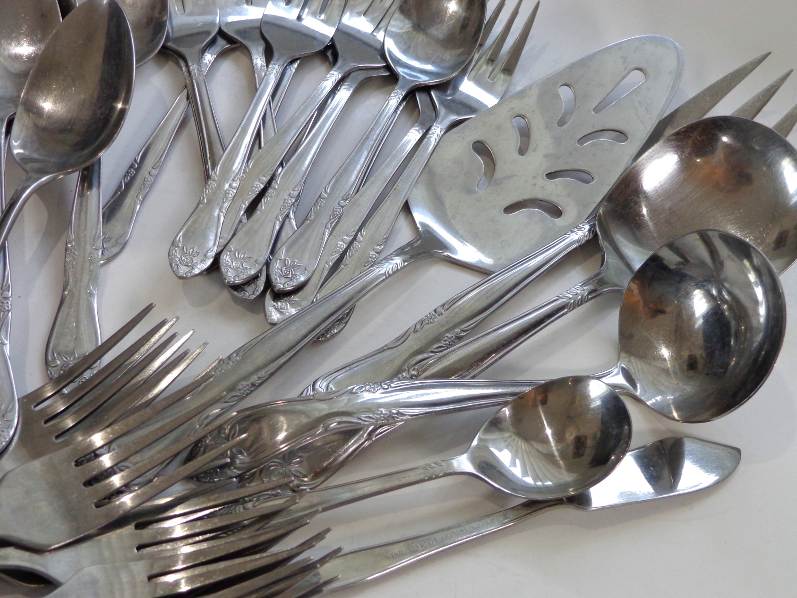 72 Pc Lifetime Cutlery LCU52 Stainless Flatware Set + Hostess Serving Pcs