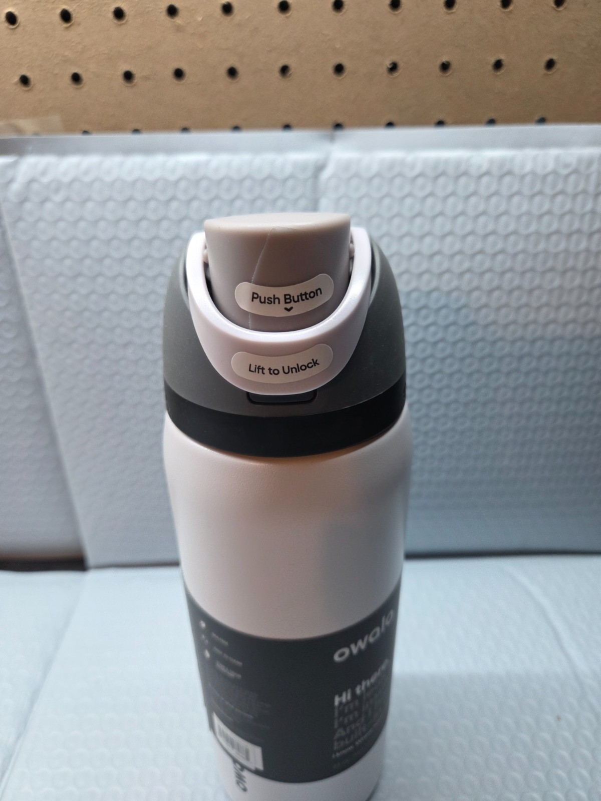 Owala FreeSip Tumbler 24 oz – Blk & White – Leak Proof – Keeps Cold 24 Hrs – NEW