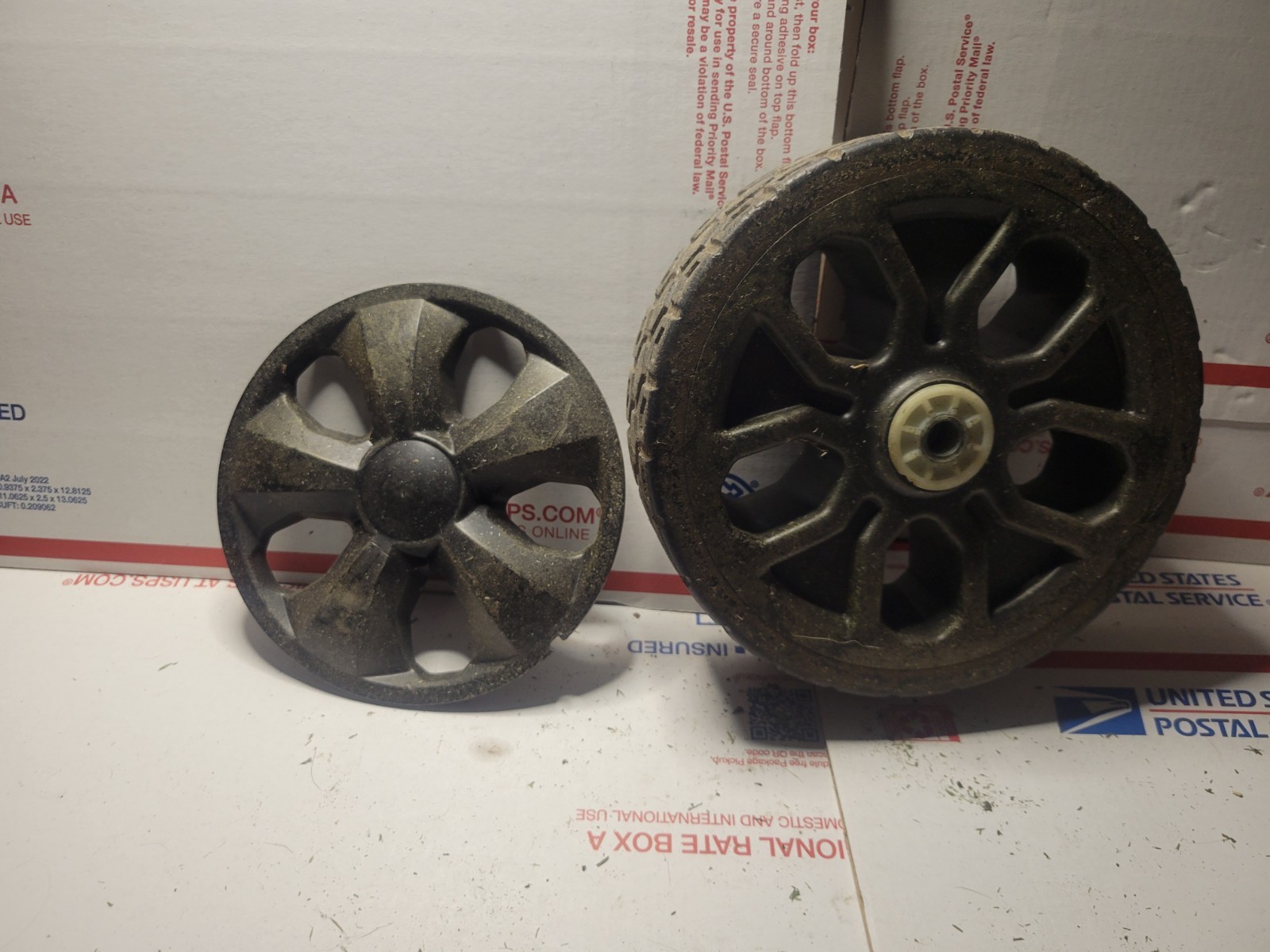 ONE USED Black & Decker MM2000 20″ Lawn Mower Front Wheel 514016151 514016150