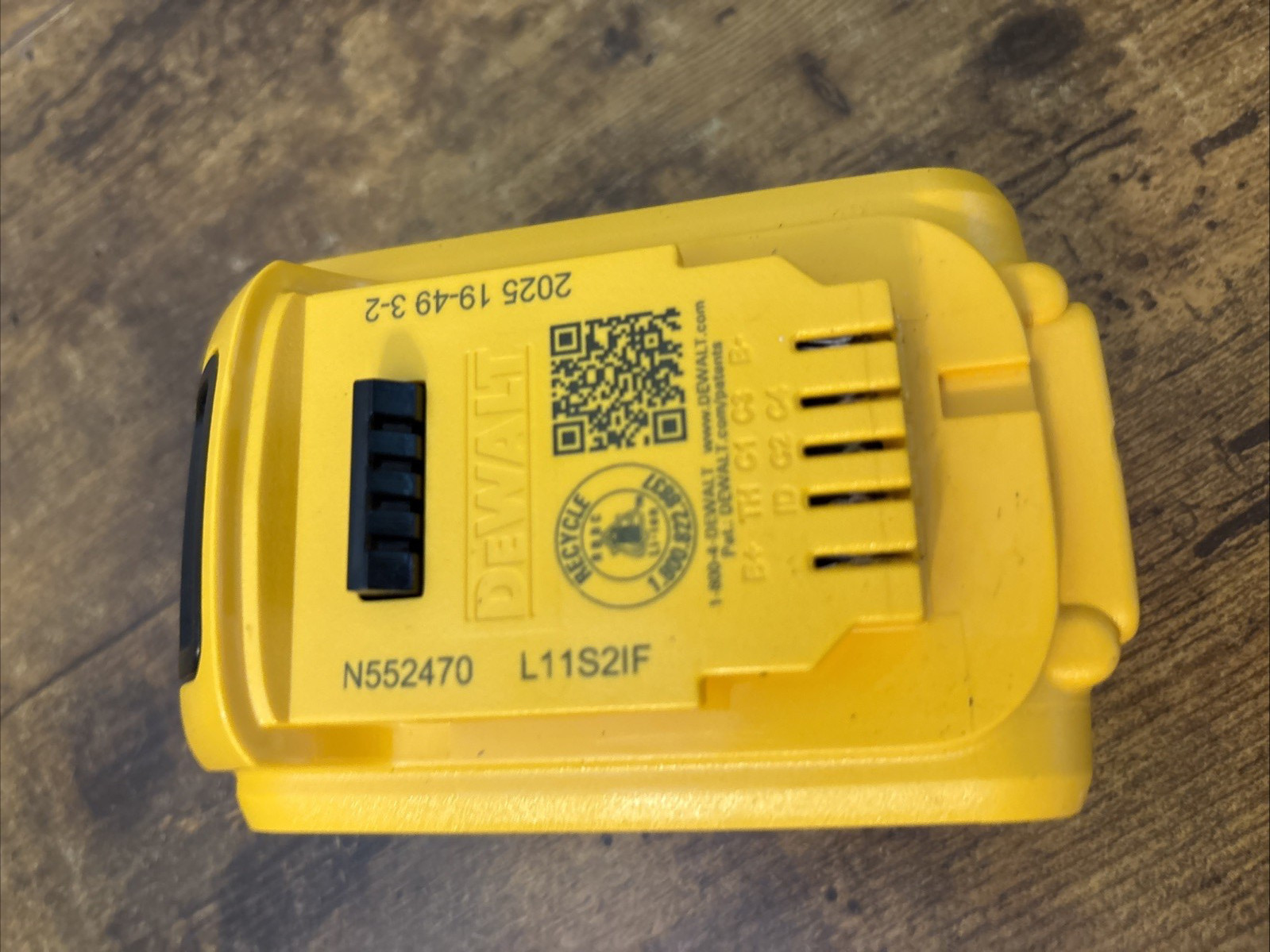 DEWALT 20V MAX XR 5 Ah Lithium Ion Battery Premium High Capacity (DCB205)