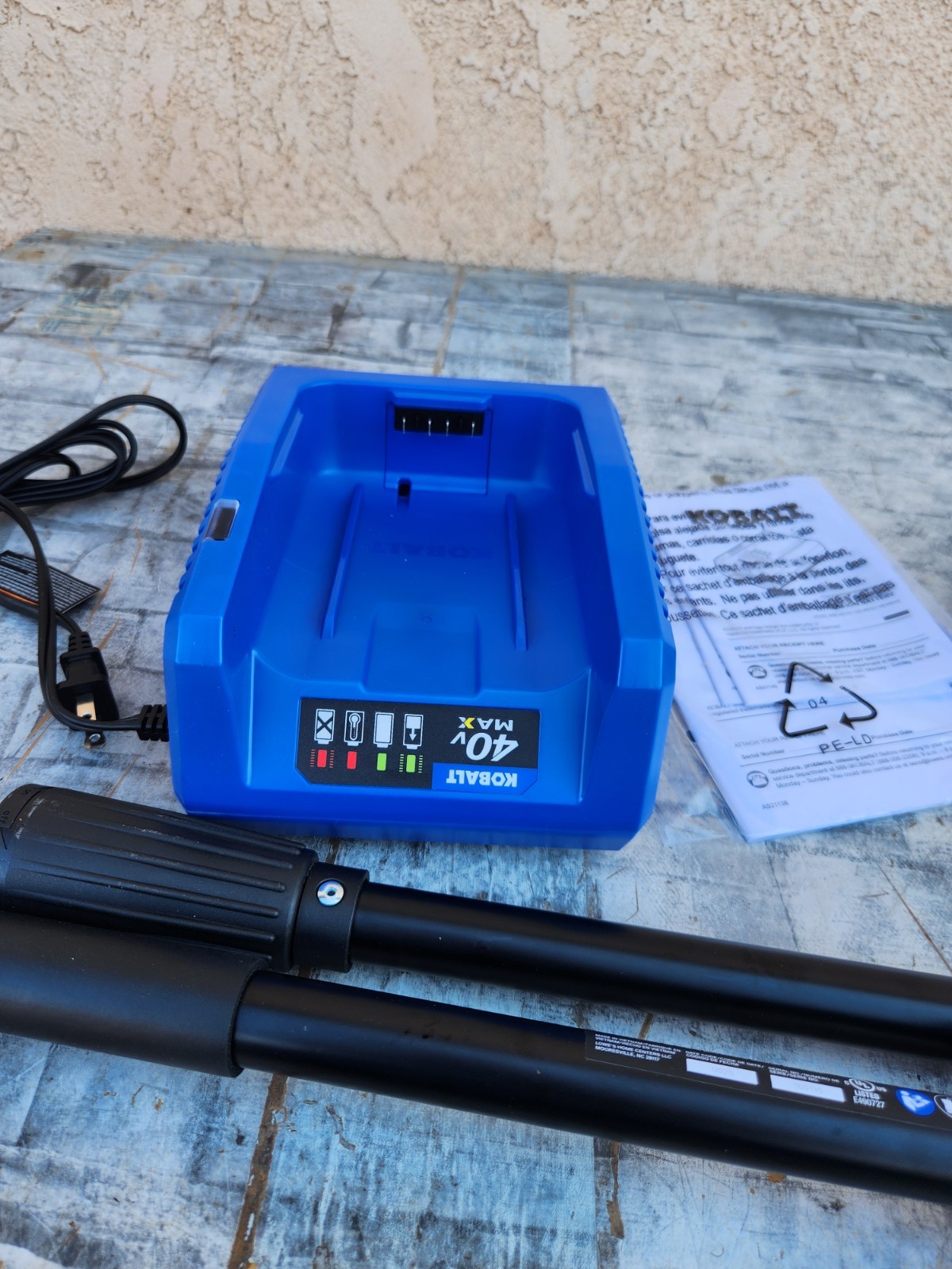 Kobalt 40V Max Brushless 10″ Pole Saw With Charger No Battery Light Used