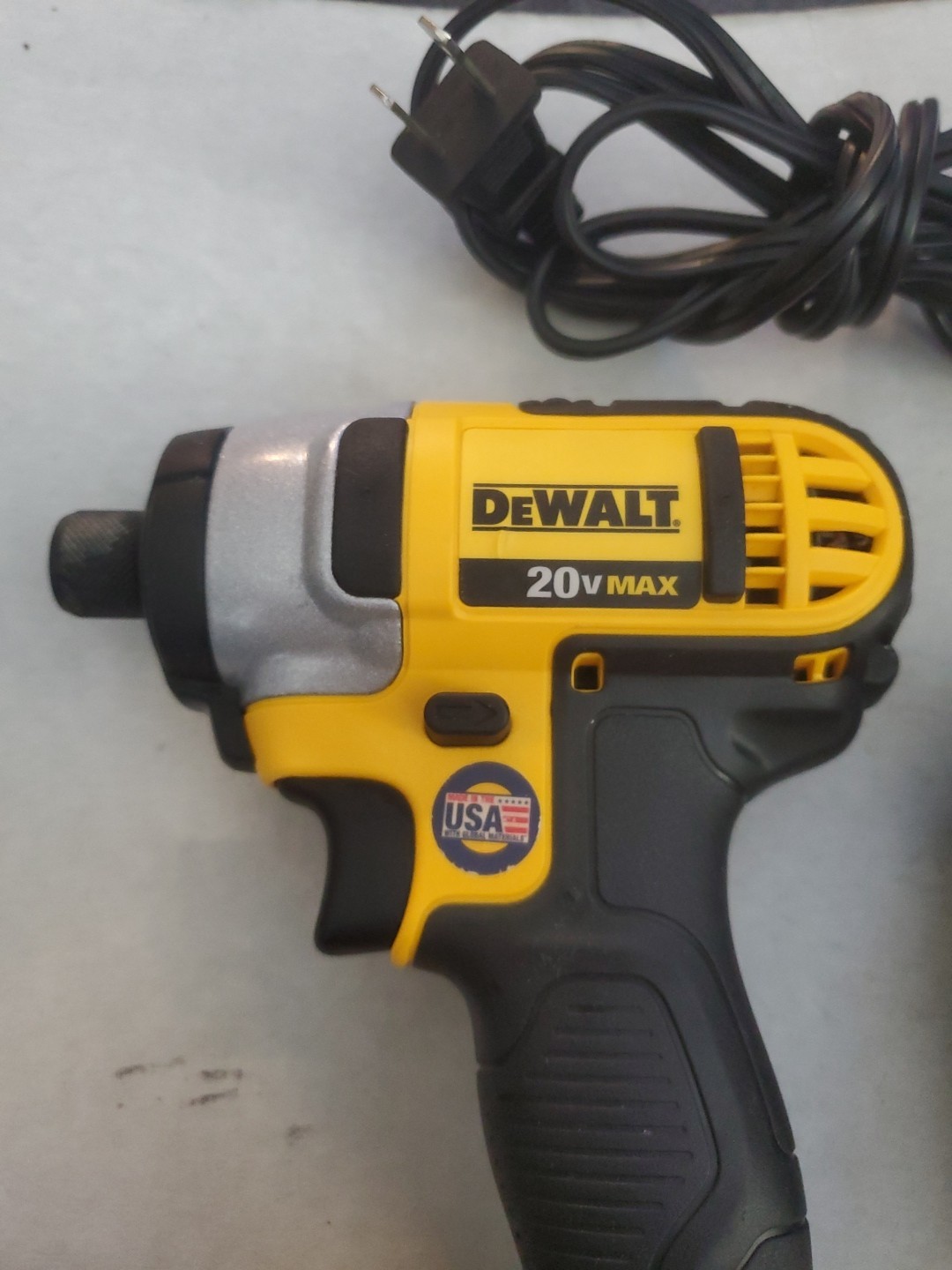 DEWALT 20 Volt 1/4 Impact Driver And Battery Charger
