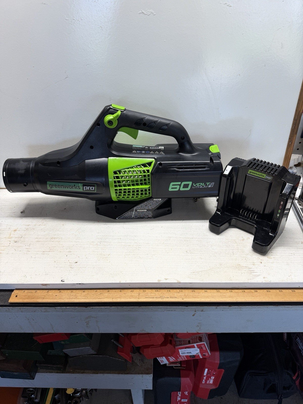 Greenworks Pro 60V Brushless Axial Blower with Charger BL60L00