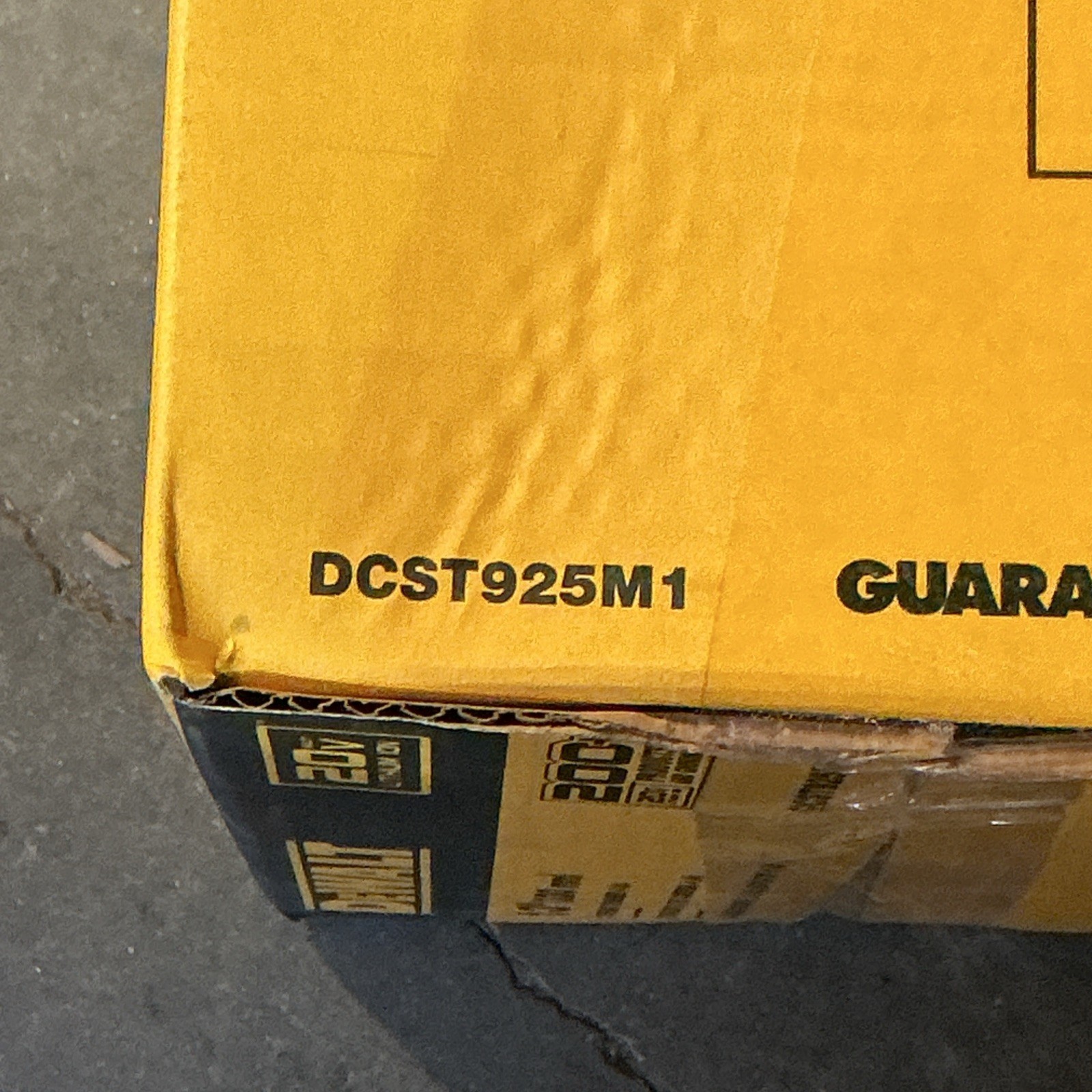 DEWALT 20V MAX 13″ String Trimmer DCST925M1 w/ 4.0 Ah Battery & Charger