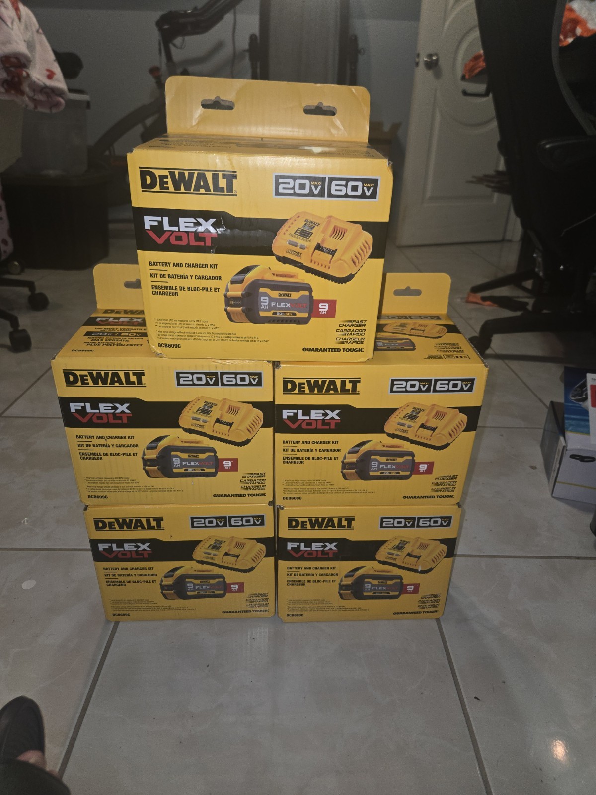 DEWALT FLEXVOLT 20V/60V Max 9Ah Battery & Fast Charger Kit DCB609C NEW