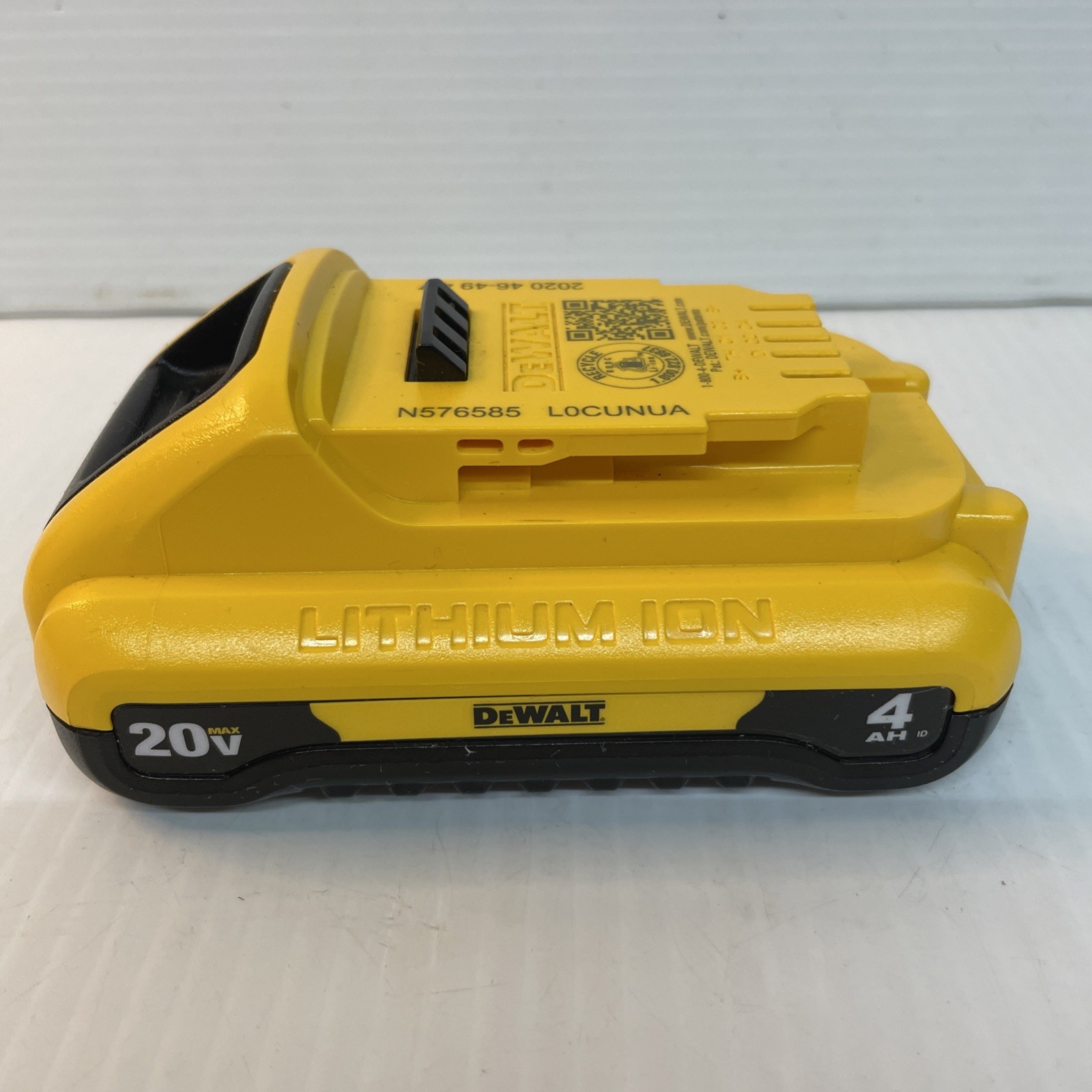 DEWALT 20V MAX Lithium-Ion 4.0Ah Battery – Charger NOT included – Pre Owned