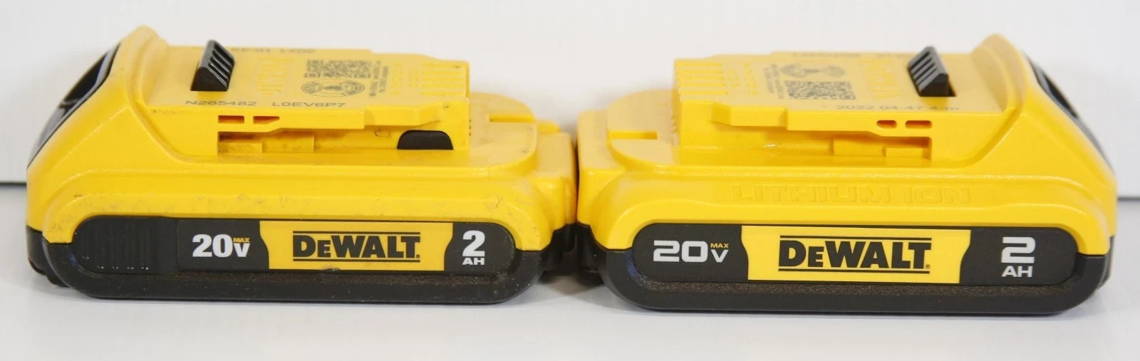 (2 pack) DEWALT DCB203 LITHIUM-ION BATTERY