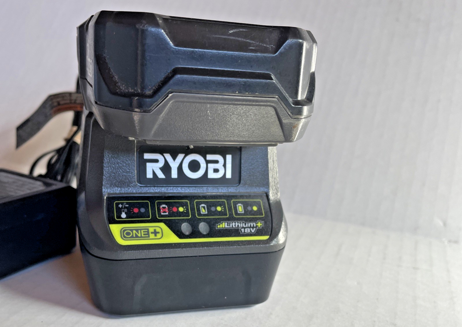 💥RYOBI ONE+ 18V Performance P102 1.5Ah Battery & P118B Charger