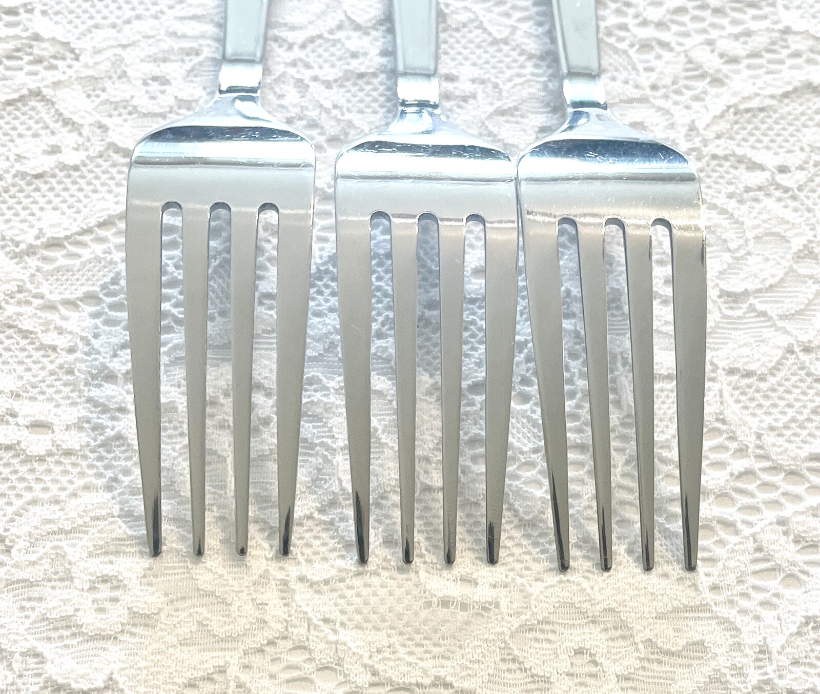 (3) Cambridge UNKNOWN PATTERN 8 1/8″ Stainless Dinner Forks ~ FREE SHIPPING