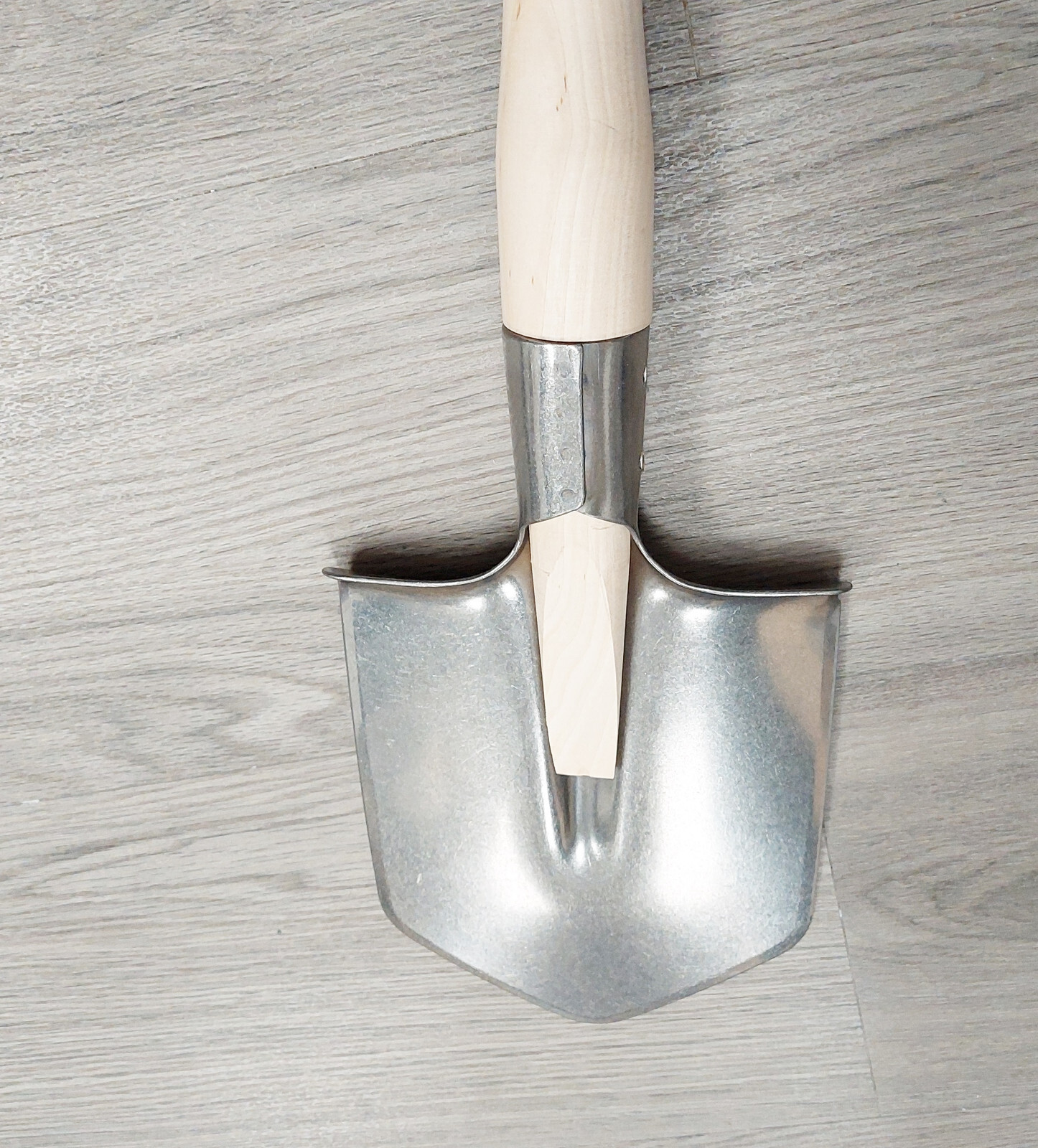 100% Titanium Lightweight Large Shovel Durable Sharp Edges Solid Wood 10″ Handle