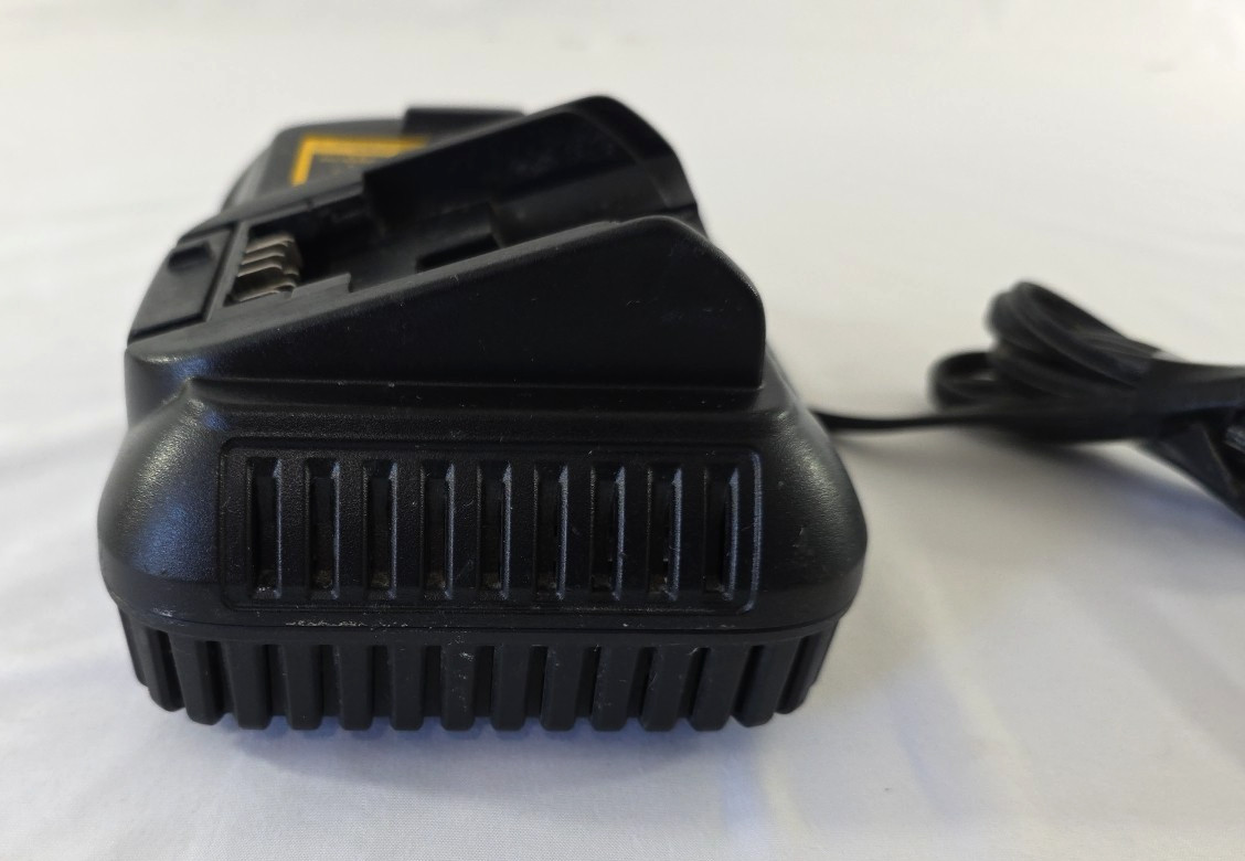 DeWalt DCB101 Lithium Ion Battery Charger Fast Charger 12vmax 20vmax