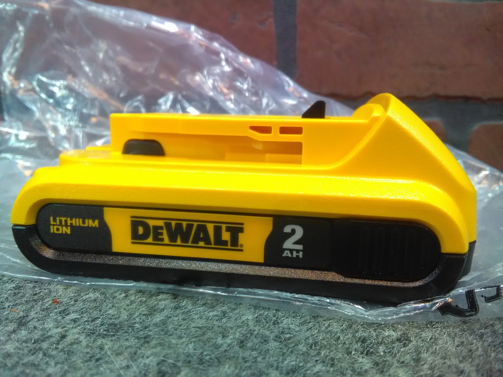 Dewalt DCB203 20V MAX Compact 2.0 AH Lithium Ion Battery Pack-***NEW***