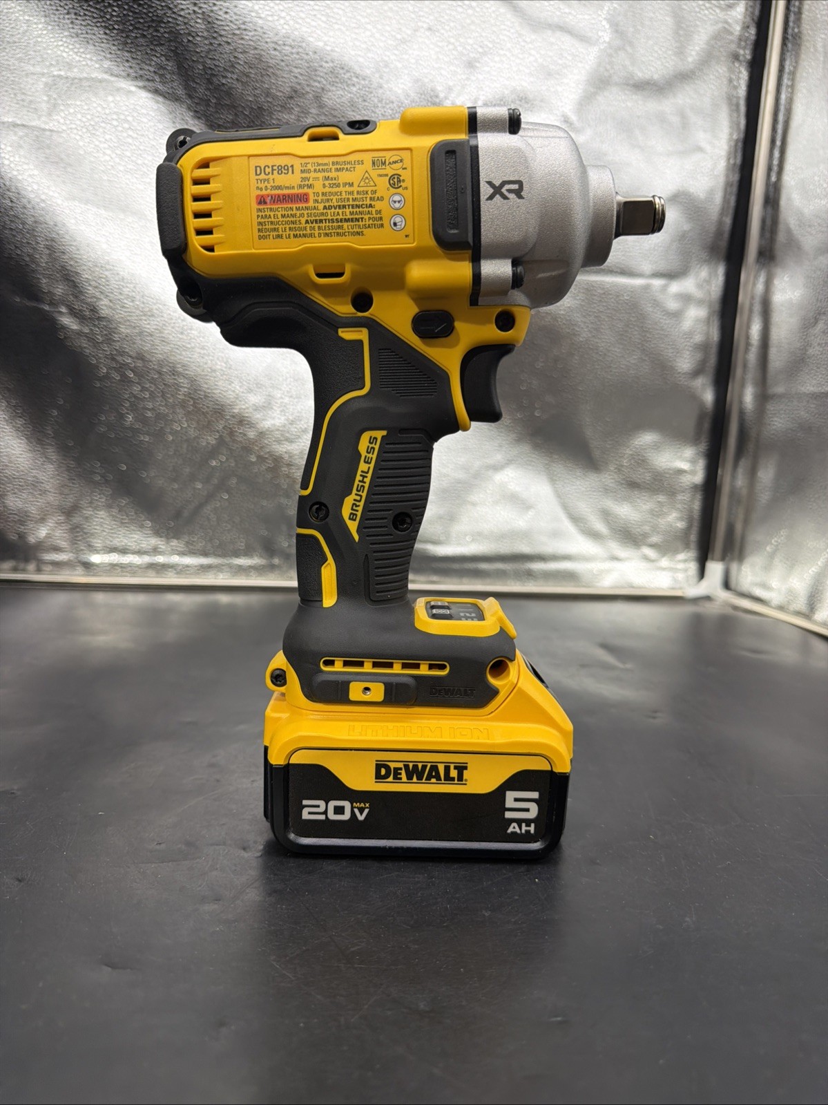 DEWALT DCF891 20V MAX XR 1/2″ Mid-Range Impact Wrench -Hog Ring with 5Ah Battery