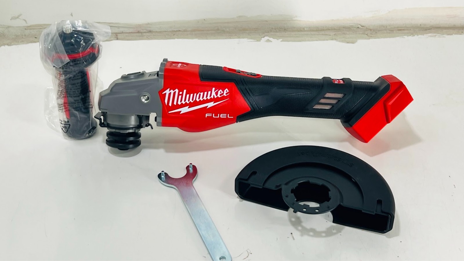 Milwaukee 3671-20 M18 FUEL 4-1/2″-6″ Braking Grinder Slide Switch**Tool Only**