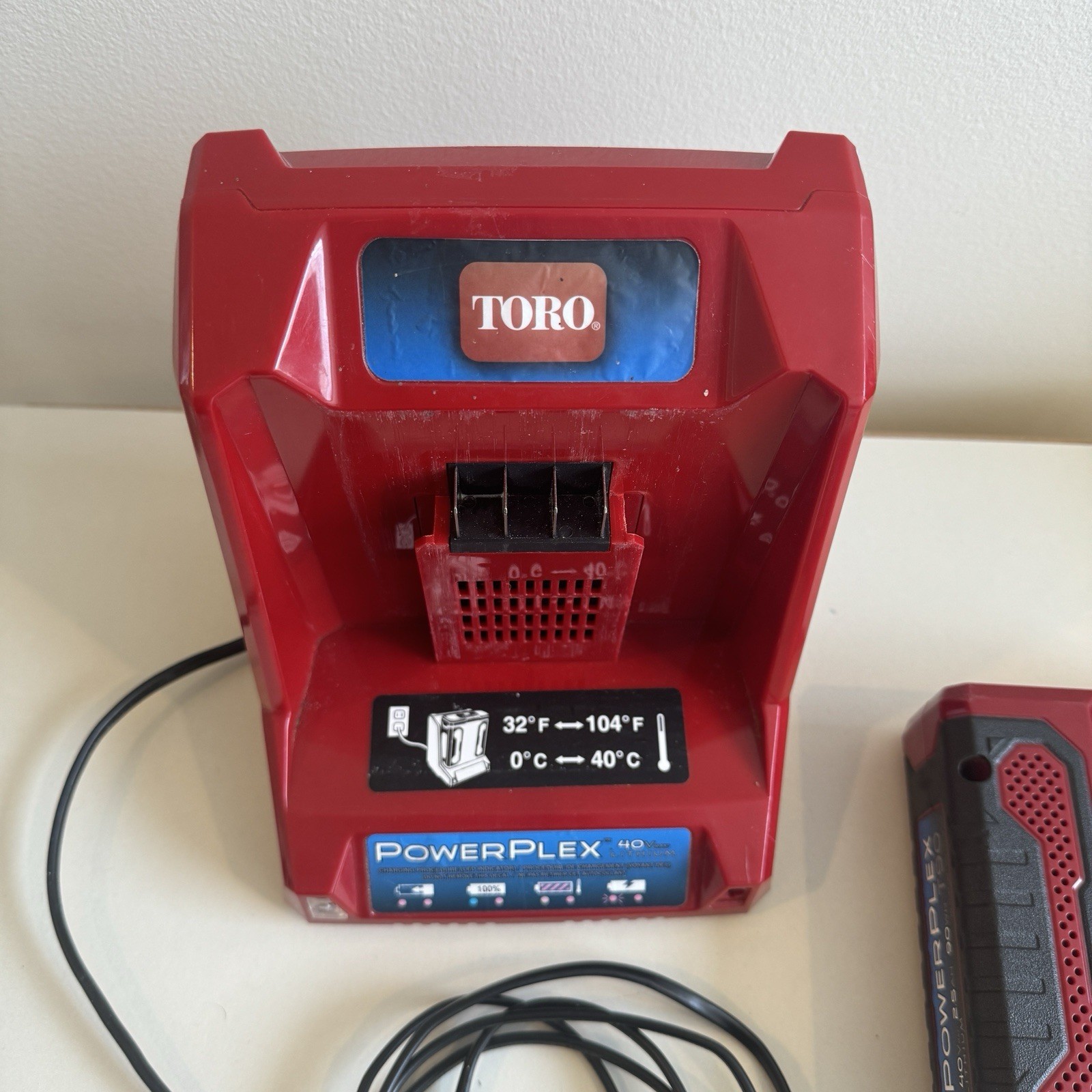 Toro PowerPlex 40V MAX 2.5Ah T90 Battery 88540 & Charger 88542 OEM Used