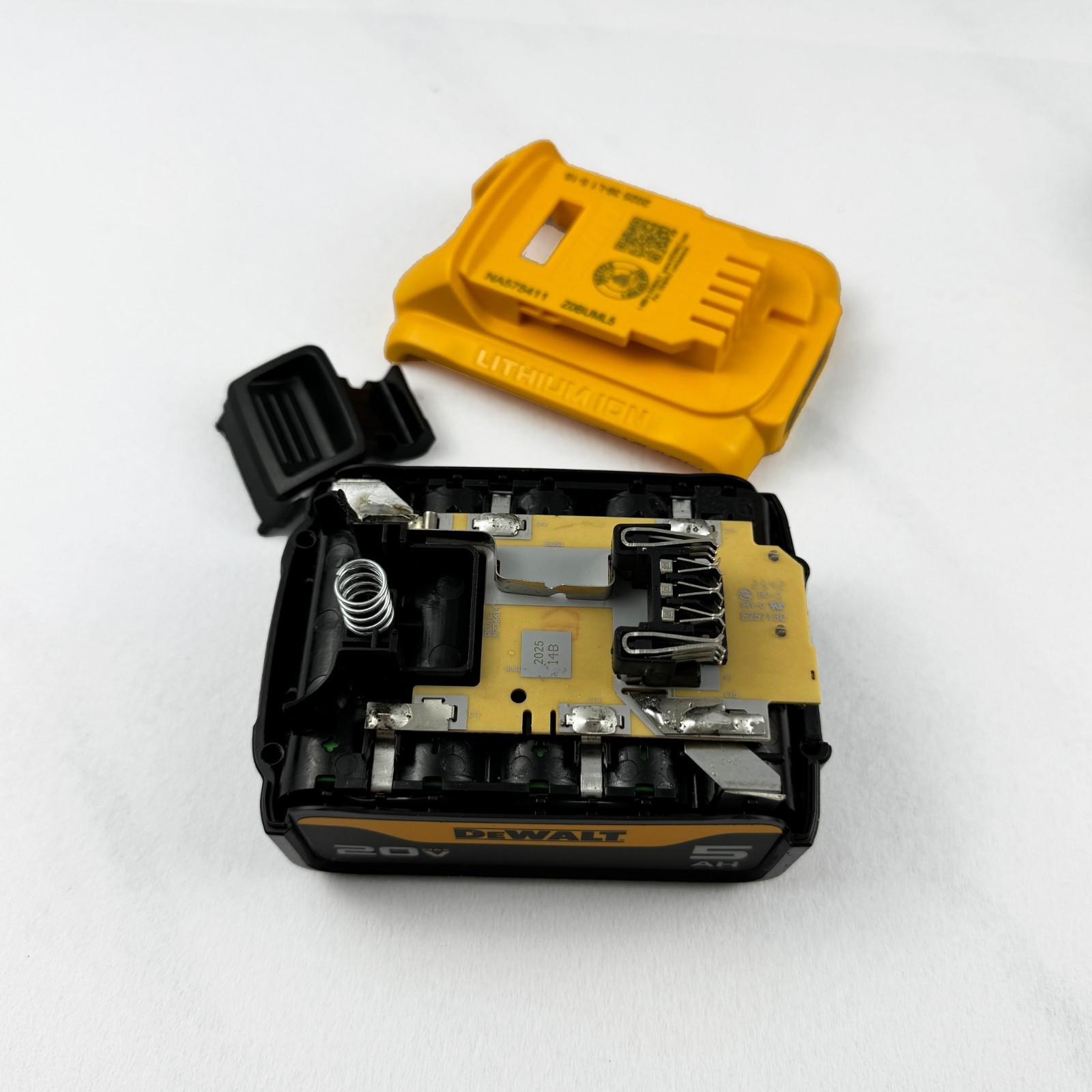 2 Pack DEWALT DCB205-2 20V MAX Premium Lithium-Ion 5.0Ah Battery