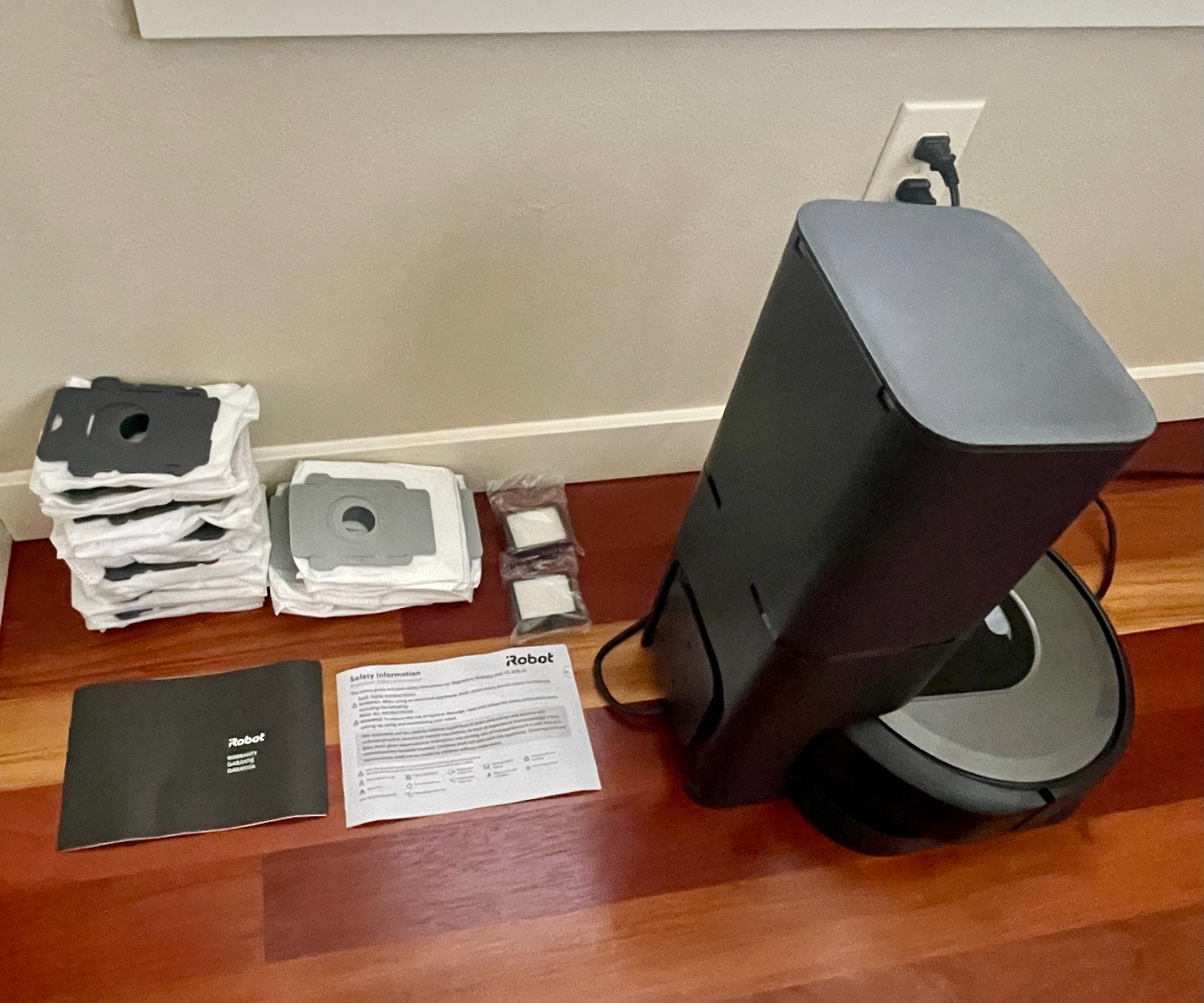 iRobot Roomba i8+ with Clean Base – One‑Owner, Very Clean + 10 Bags, 2 Filters