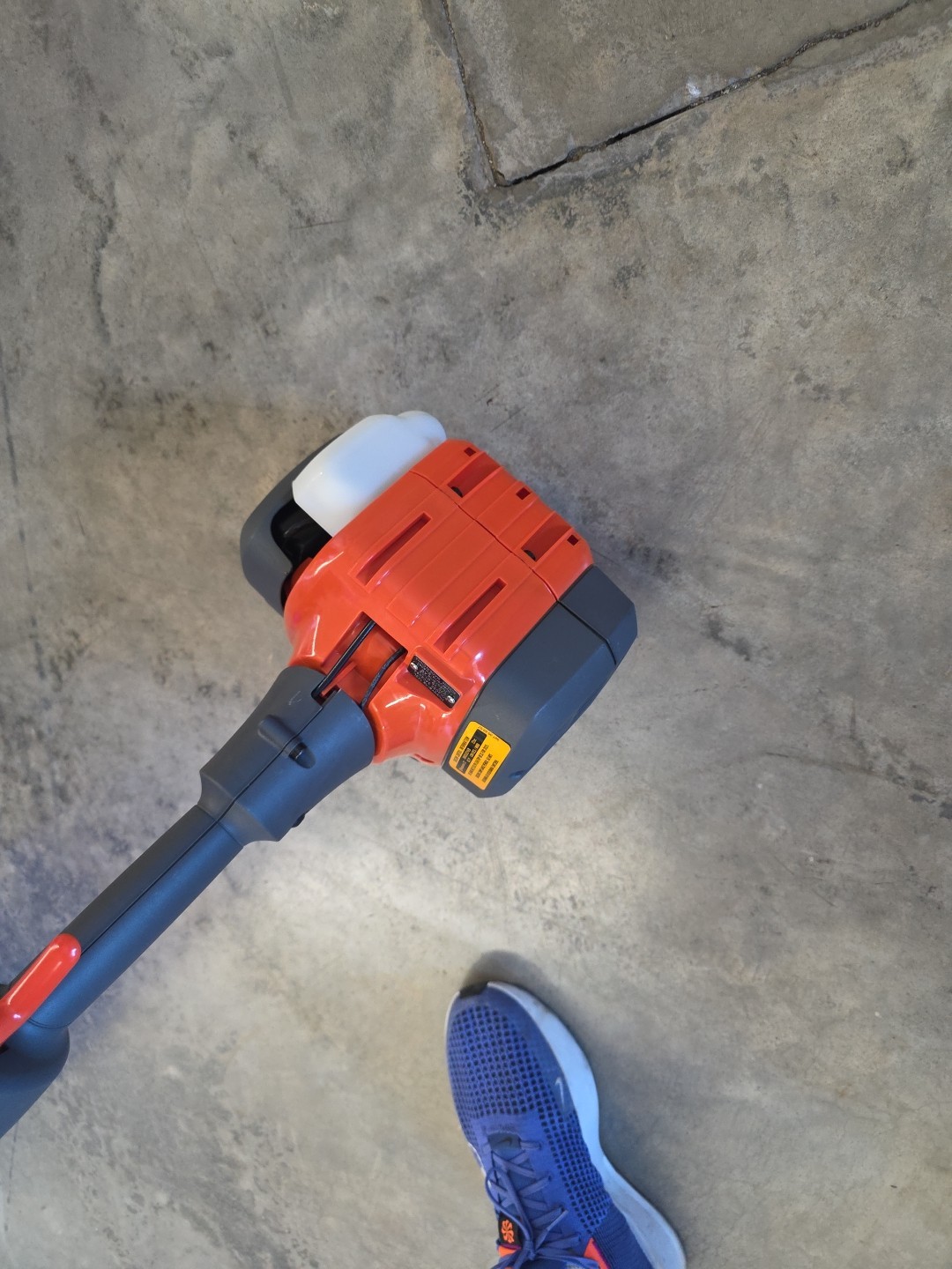Husqvarna 122L Gas String Trimmer, 22-cc, 2-Cycle, 17-Inch Straight-Shaft Gas
