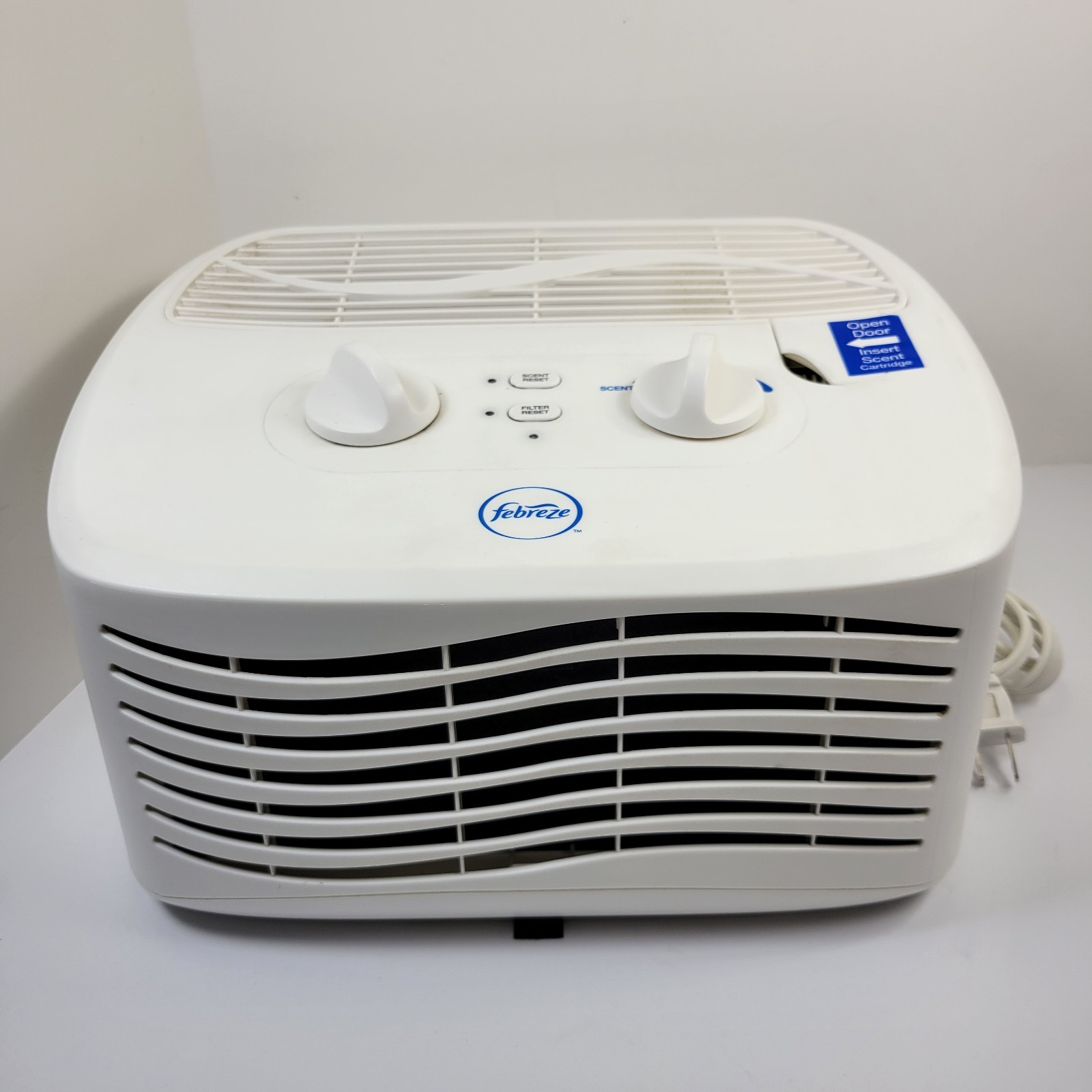 Febreze Tabletop HEPA-Type Air Purifier Model FHT170W White 85 – 100 Sq Ft