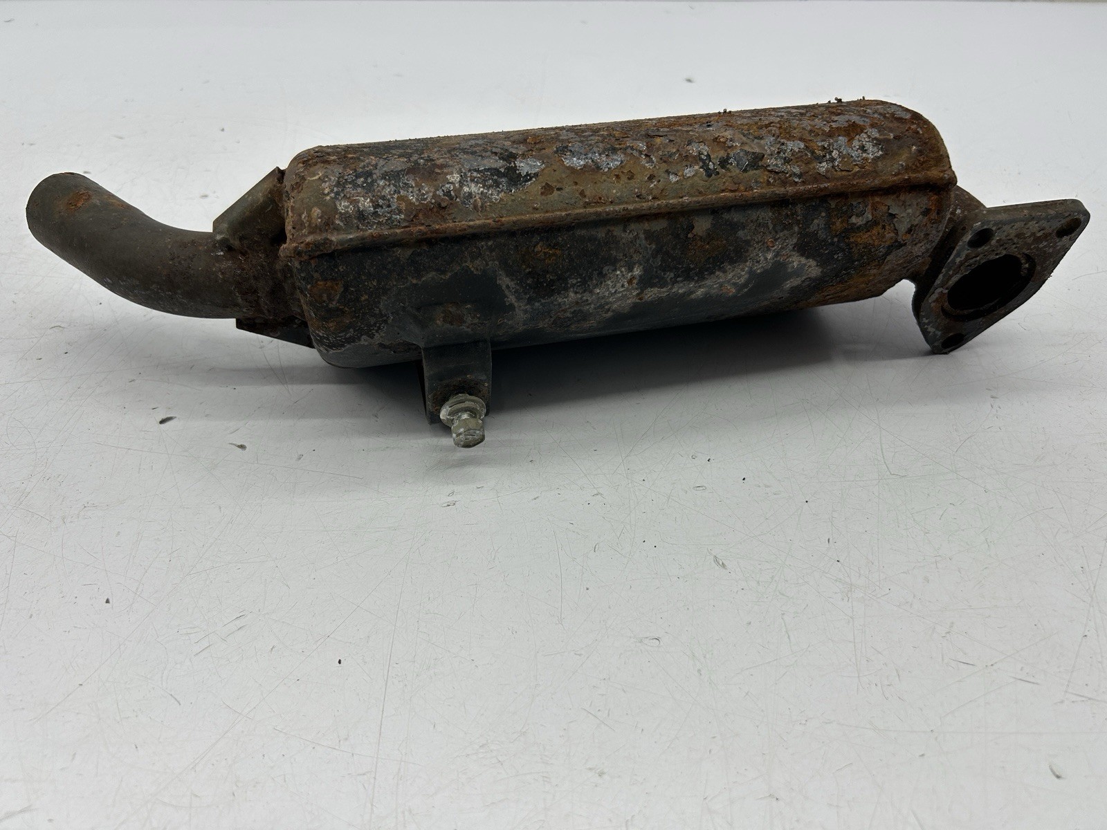 JOHN DEERE MUFFLER 332 330 AM101266