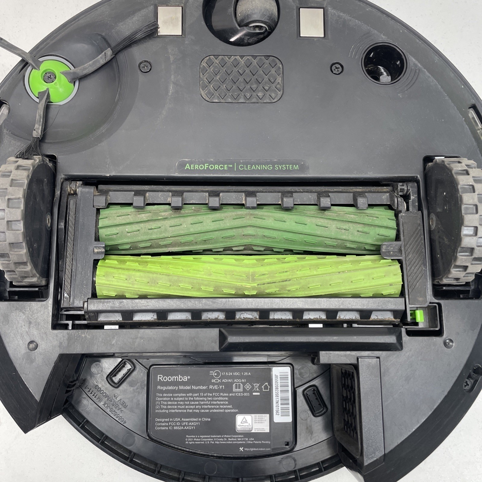 iRobot Roomba j7+ Robot Vacuum RVE-Y1 w/ Clean Base Self Empty Dock Tested