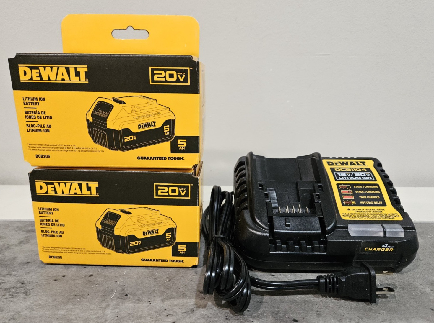 New DeWALT 20V Volt Max DCB205-2C (2 DCB205 Batteries & 1 DCB1104 Charger)
