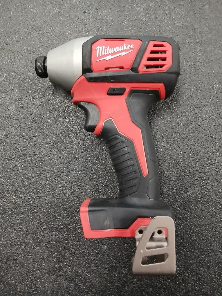 MILWAUKEE TOOLS 2656-20 – IMPACT DRIVER (P11033333)