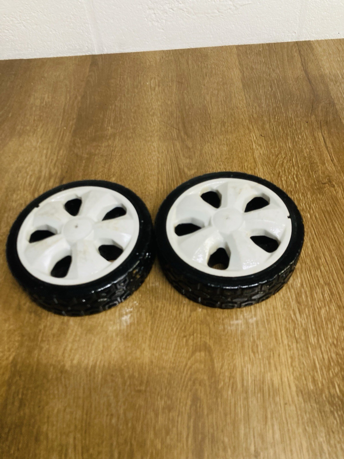 2 Black & Decker Craftsman OEM 5140161-51 Lawn Mower Wheel MM2000 MM2000