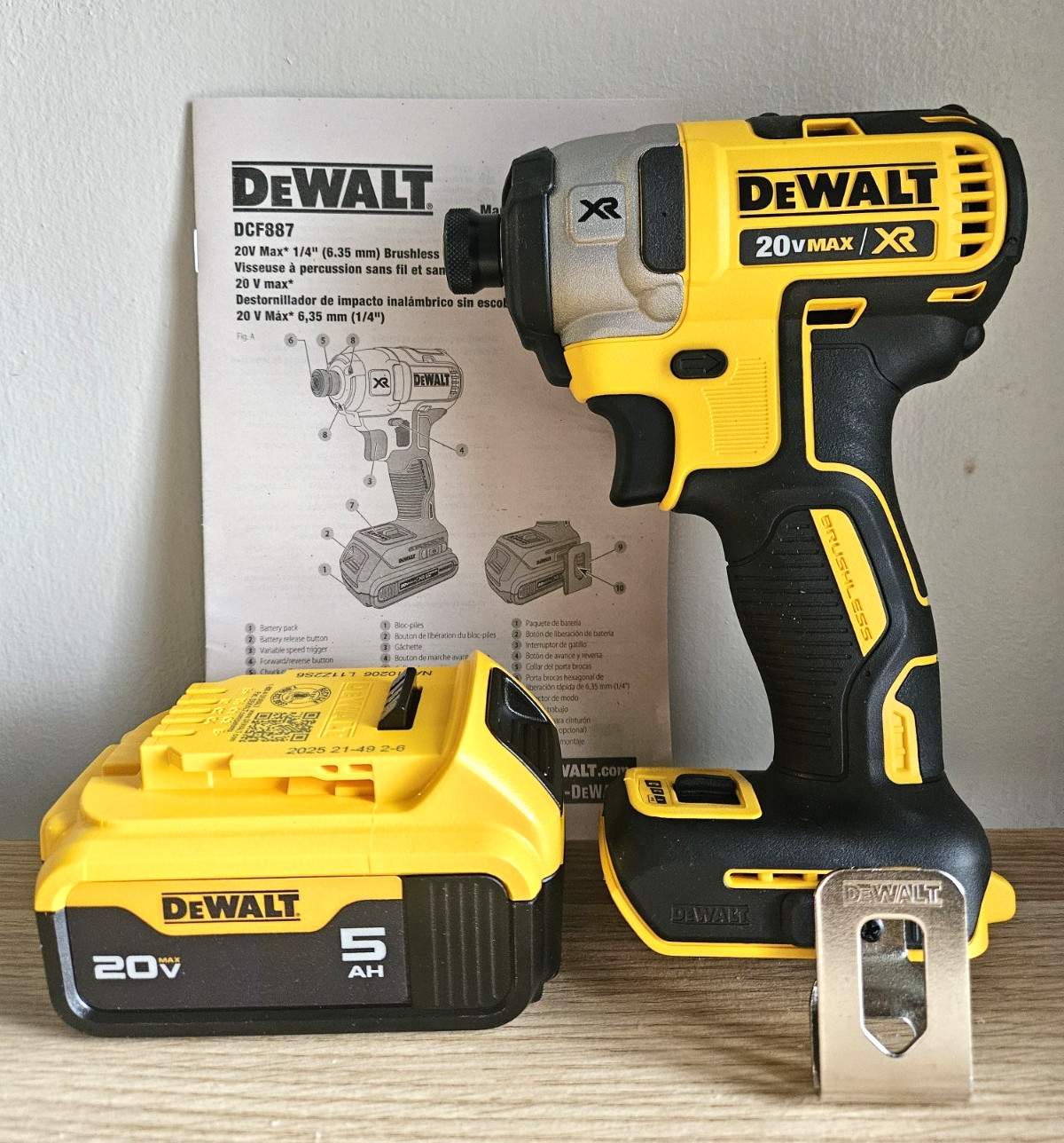NEW DeWALT 20v Max XR Brushless 3-Speed 1/4″ Impact DCF887 w/ 5AH Battery DCB205