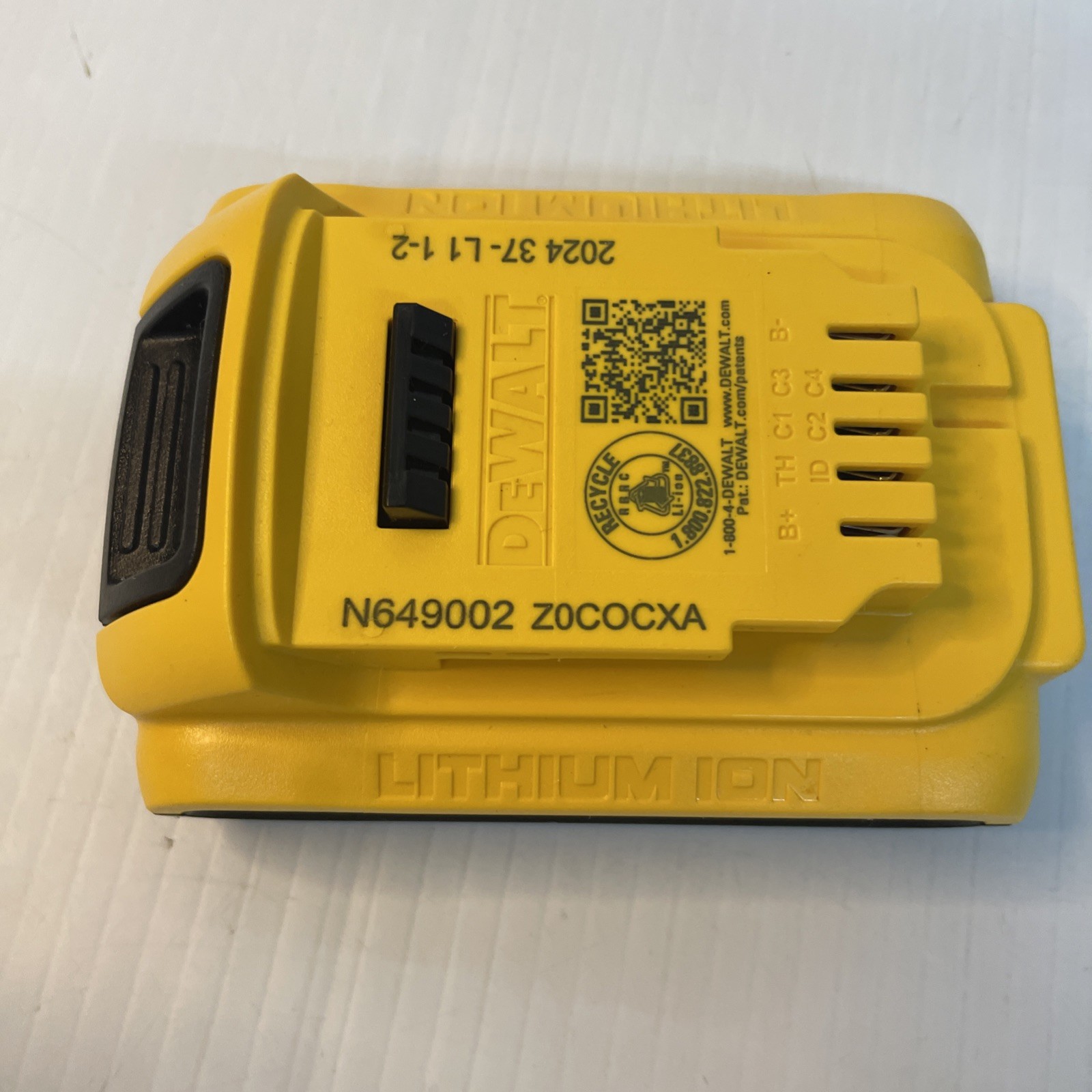 DEWALT DCB203 2AH / 20V – BATTERY – No Charger – Pre Owned