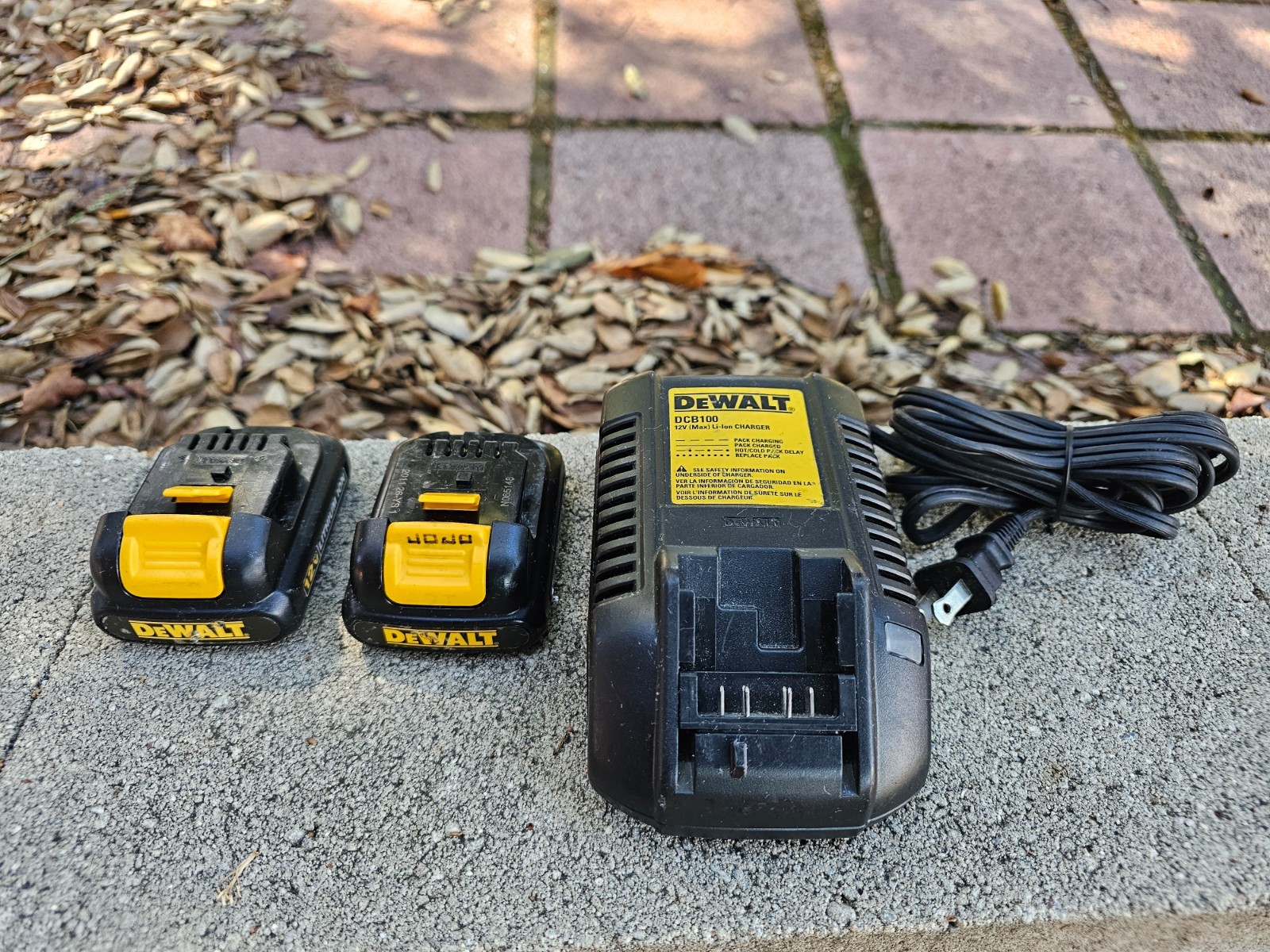2 Genuine Dewalt DCB120 1.3Ah 12 Volt Batteries With DCB100 Charger – Work Great