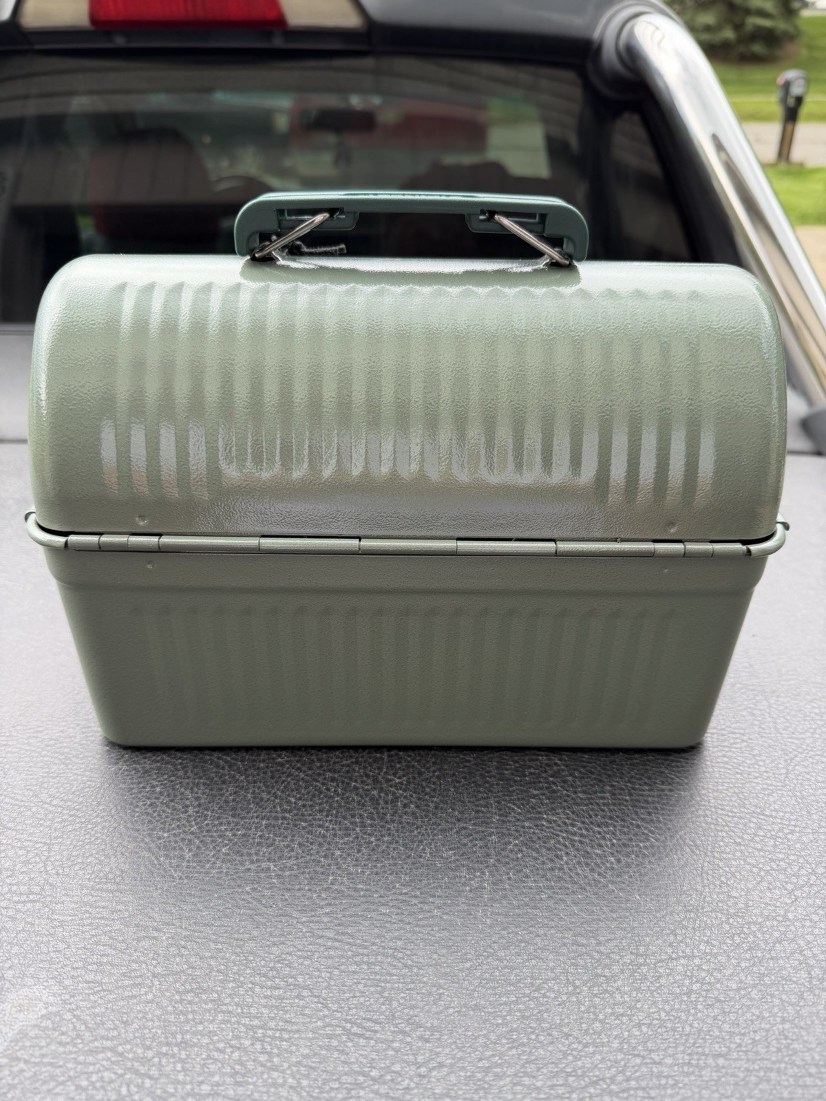 Classic Lunch Box Vintage Metal Durable Meal Container 5.5 qt Hammer Tone Green