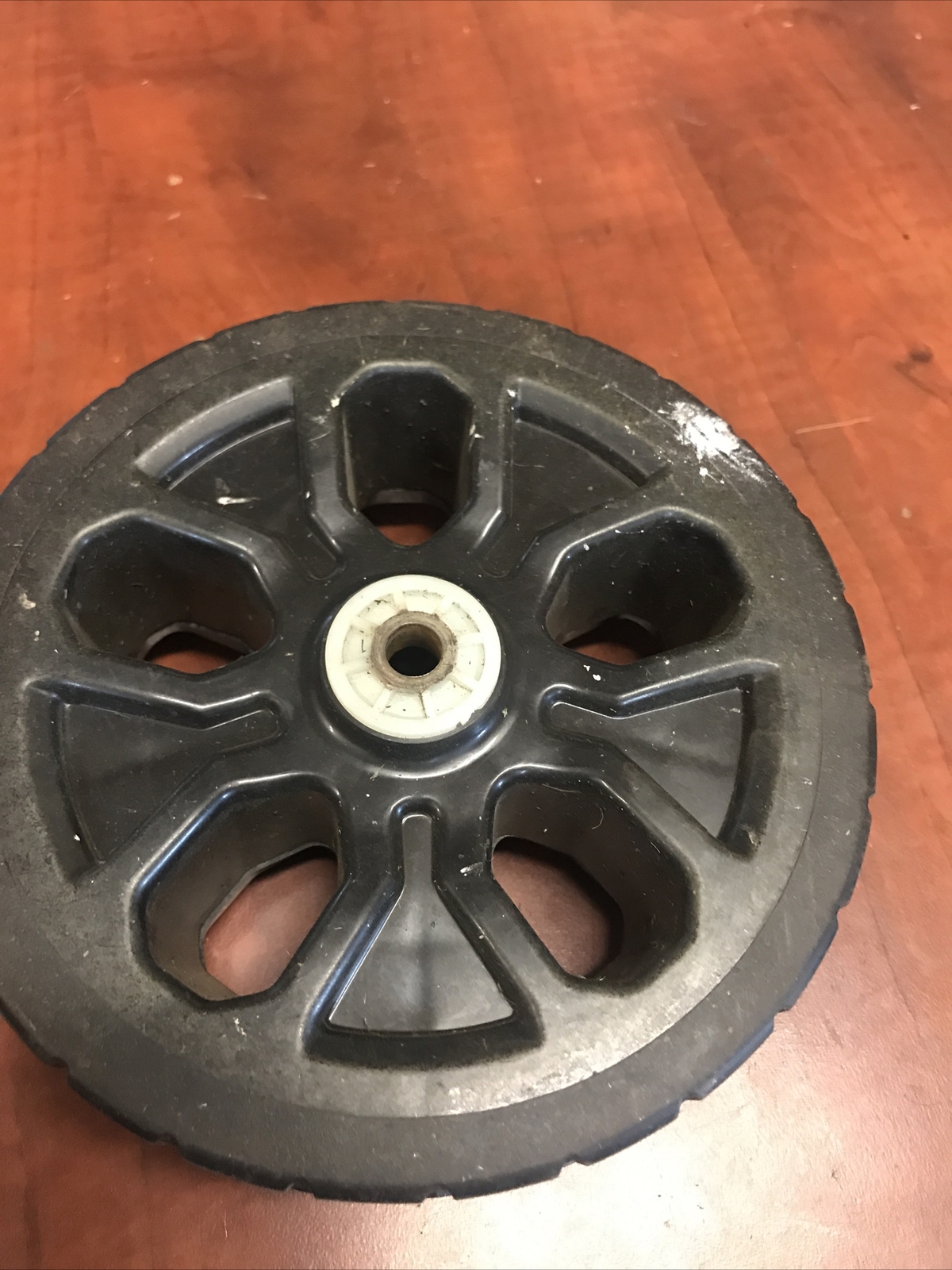 Used OEM Parts Front Wheel Assembly For Black&Decker MM2000 Lawnmower