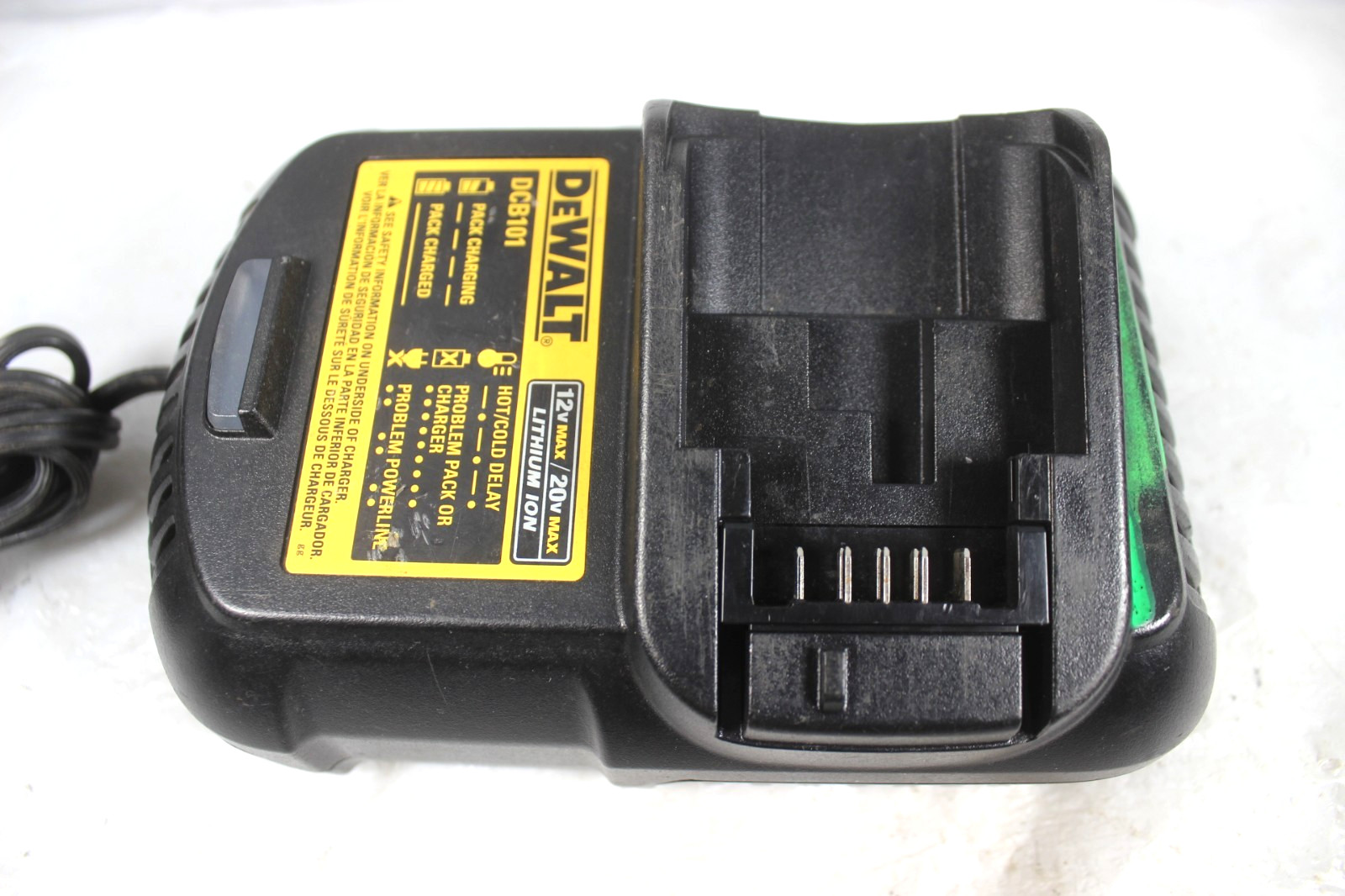 DEWALT DCB101 12-20v Max Lithium Ion Battery Fast Charger Only