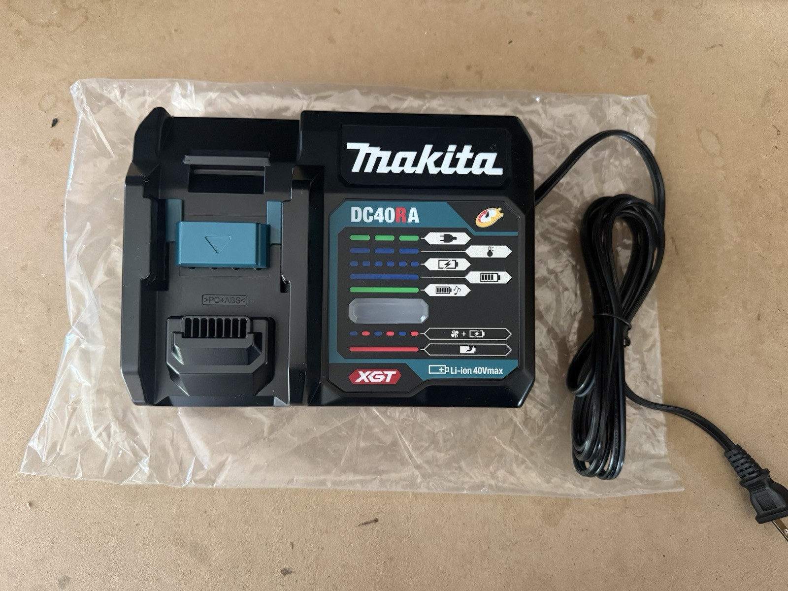 Makita DC40RA 40V XGT Rapid Optimum Charger NEW