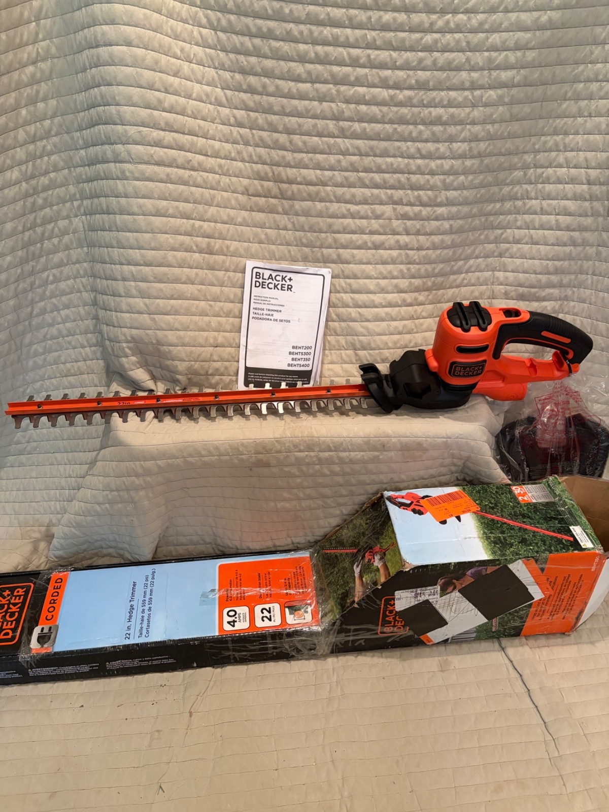 Black & Decker BEHT350 20″ Electric Hedge Trimmer 4-Amp Corded – OPEN BOX