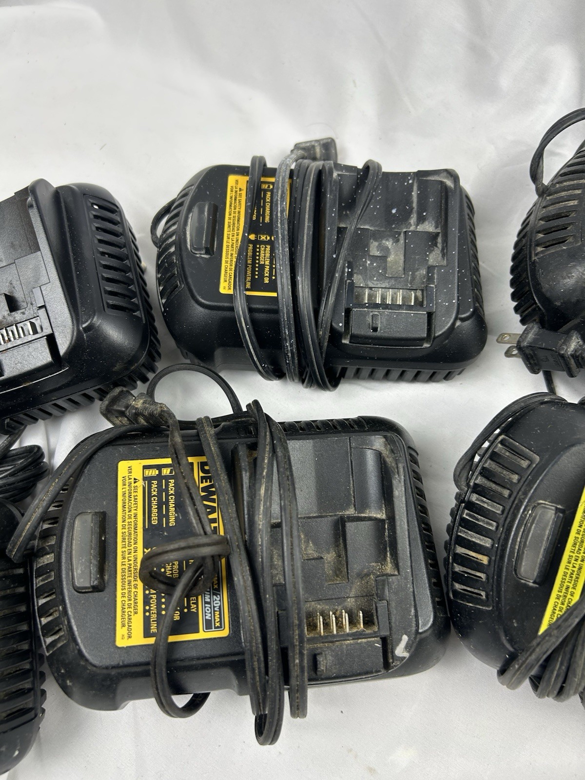 DeWalt DCB101 12V MAX – 20V MAX Li-Ion Battery Charger One charger Per Order