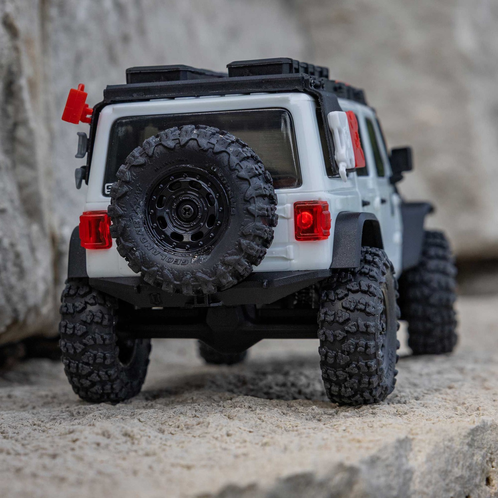 AXI-2261T Axial 1/30 SCX30 Jeep Wrangler JLU 4X4 RTR Brushed Rock Crawler (Batte