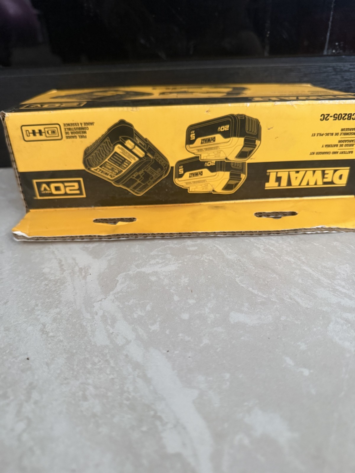 DEWALT DCB205-2CK 20V MAX Battery Starter Kit