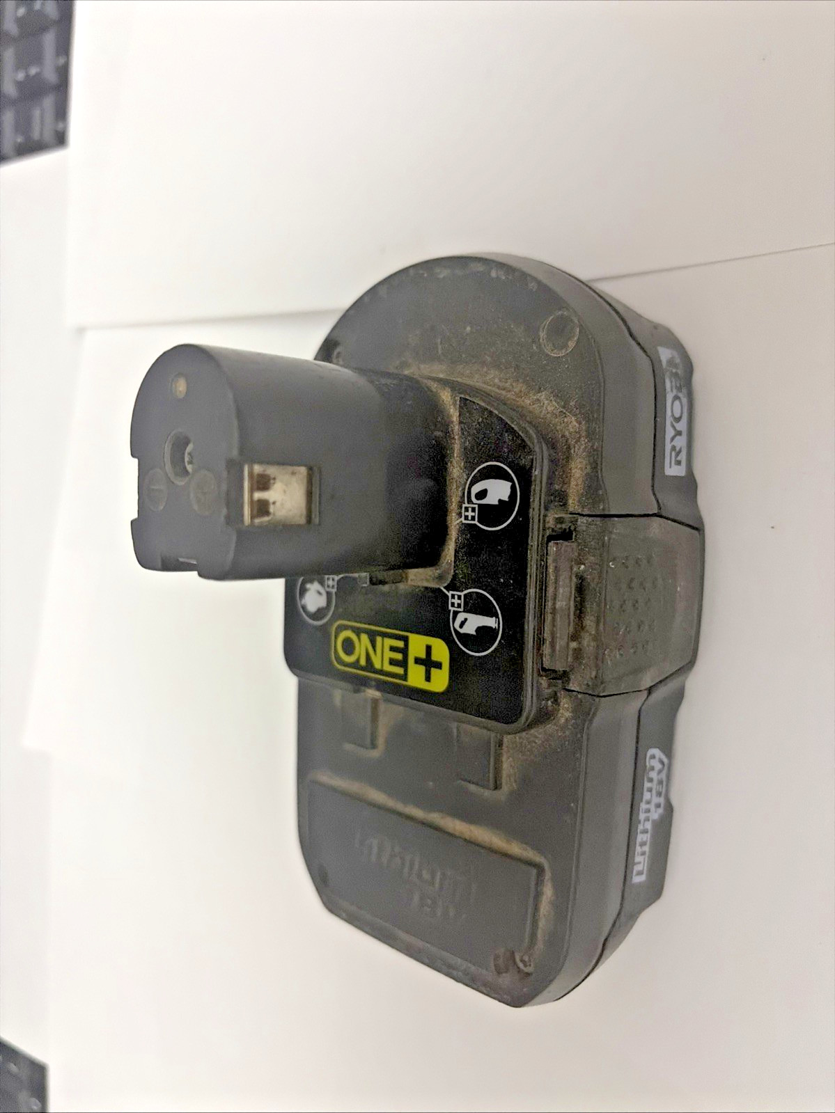 Ryobi P102 18V One+ Lithium Ion Compact Battery Untested