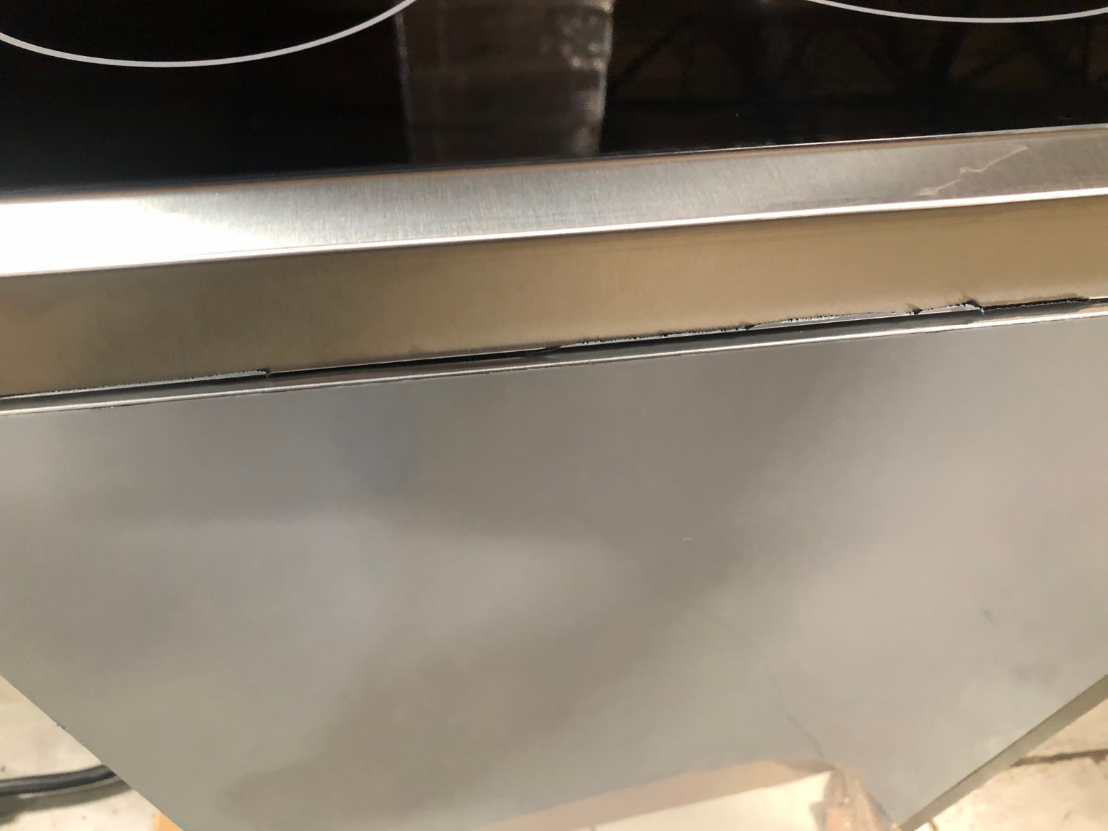 30 in. Electric Range, 5 Surface Burners (OPEN BOX, COSMETIC IMPERFECTIONS)