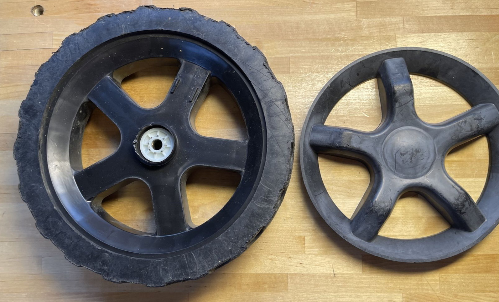 Black & Decker OEM 10″ Rear Wheel For MM2000 40V Battery Electric Lawn Mower