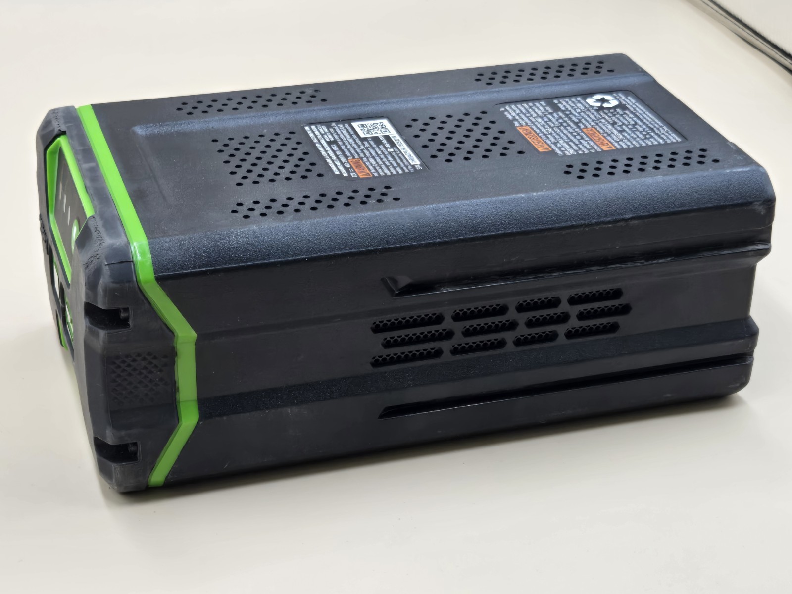 Parts Repair .GreenWorks Pro BAB727 80V Lithium-Ion Battery 4Ah – 80v. As Is.