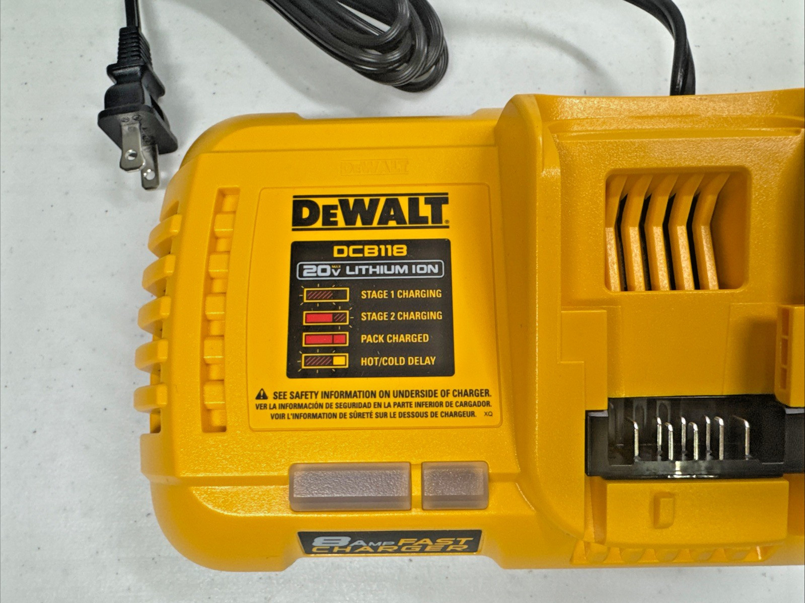 NEW DeWalt DCB118 20V/60V FlexVolt Lithium Ion Fan Cooled Fast Battery Charger