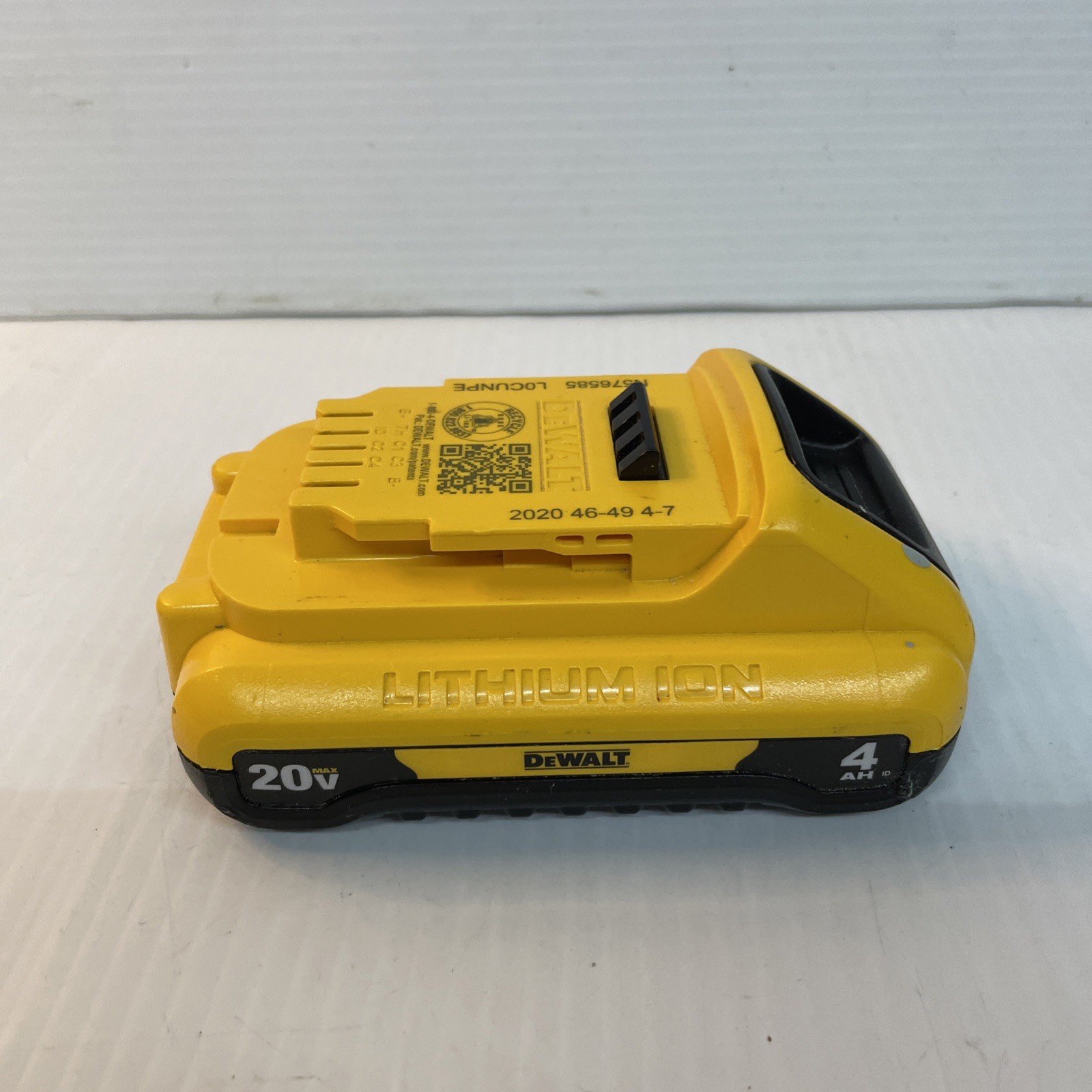 DEWALT 20V MAX Lithium-Ion 4.0Ah Battery – Charger NOT included – Pre Owned