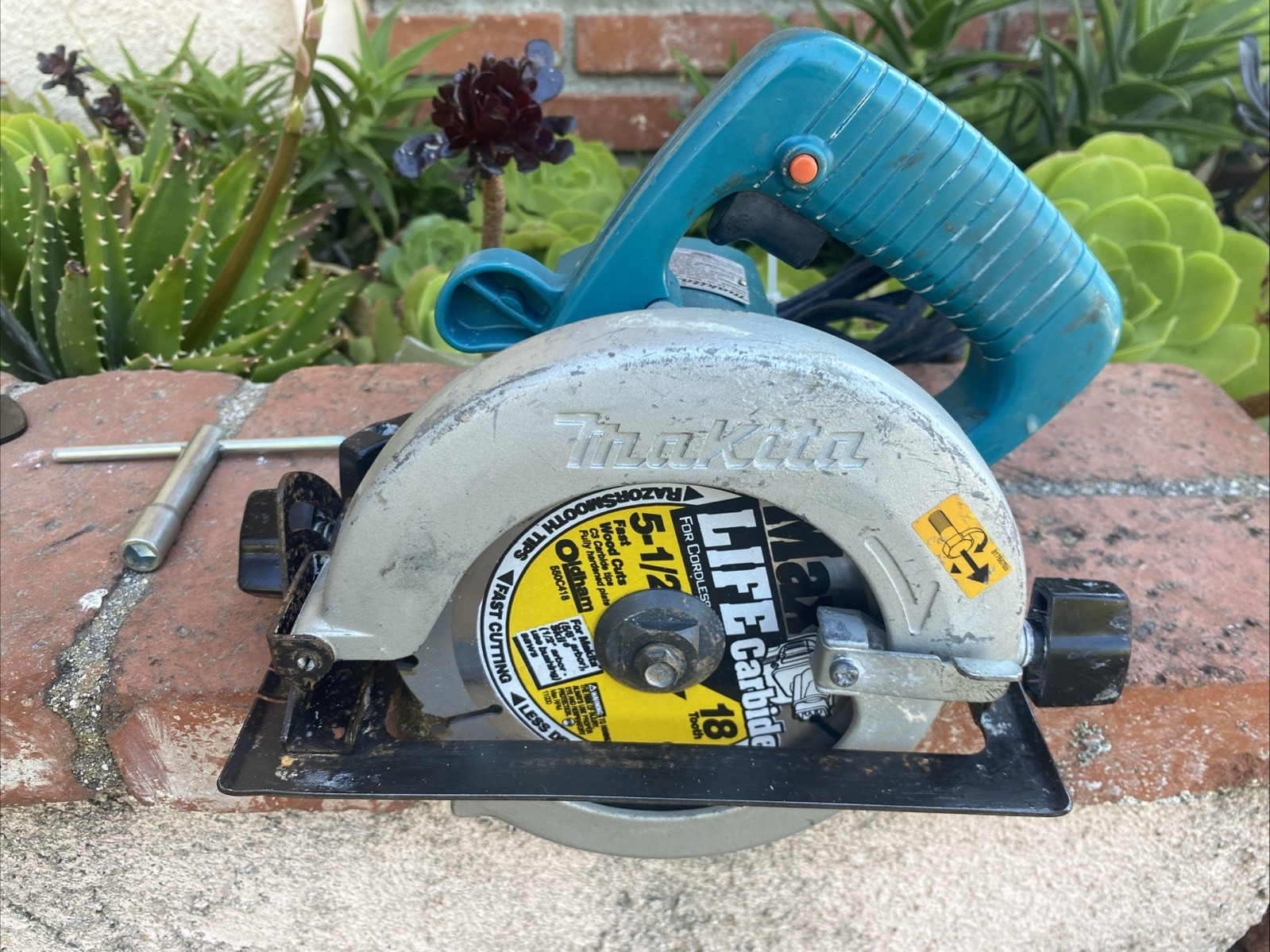 Makita 8000rpm 5005BA 5 1/2″ circular saw Tested 140mm 120V Made In Japan