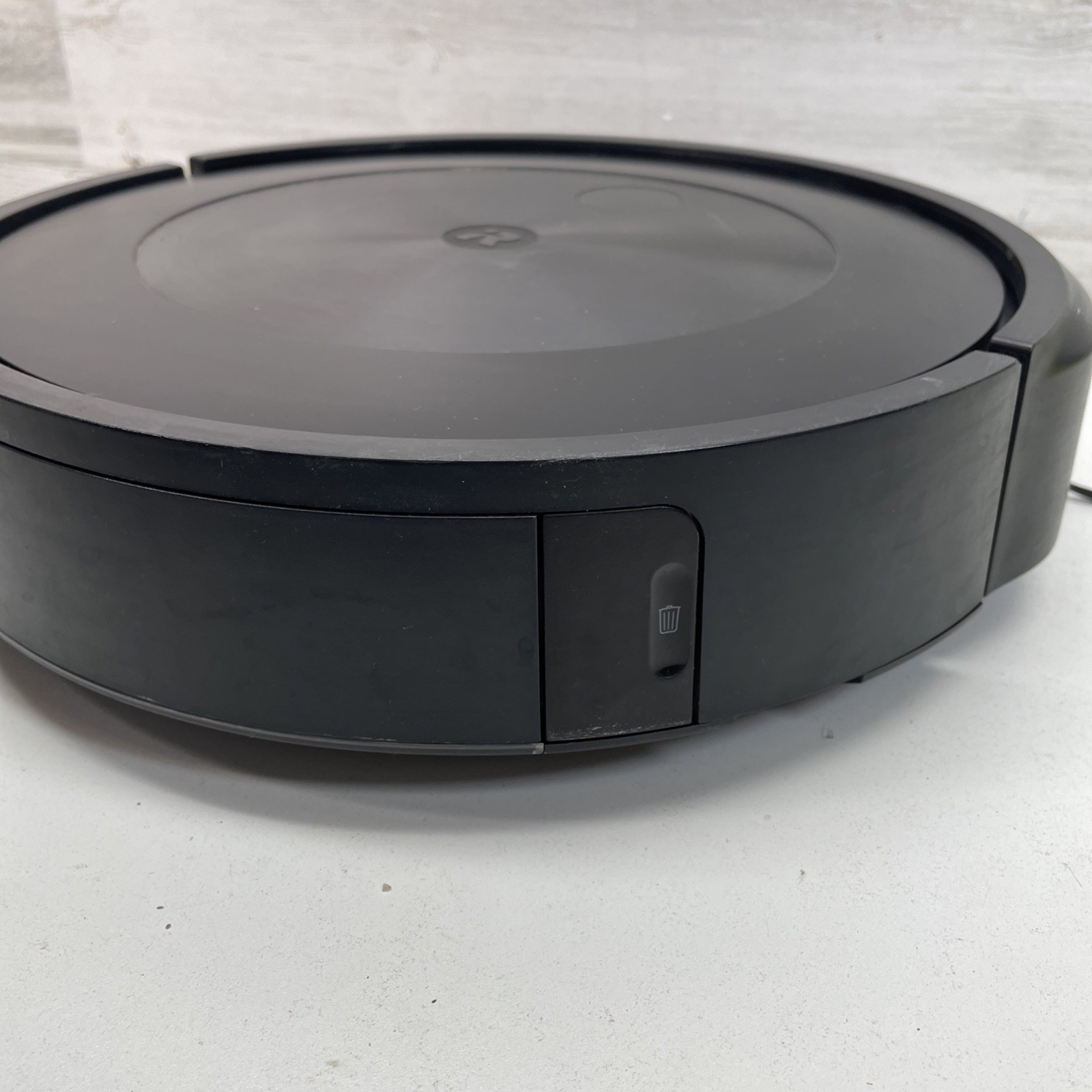 iRobot Roomba j7+ Robot Vacuum RVE-Y1 w/ Clean Base Self Empty Dock Tested