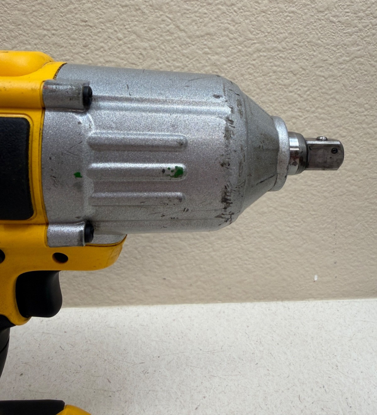 Dewalt Impact Wrench DCF889 W/Battery DCB204 & Charger DCB101